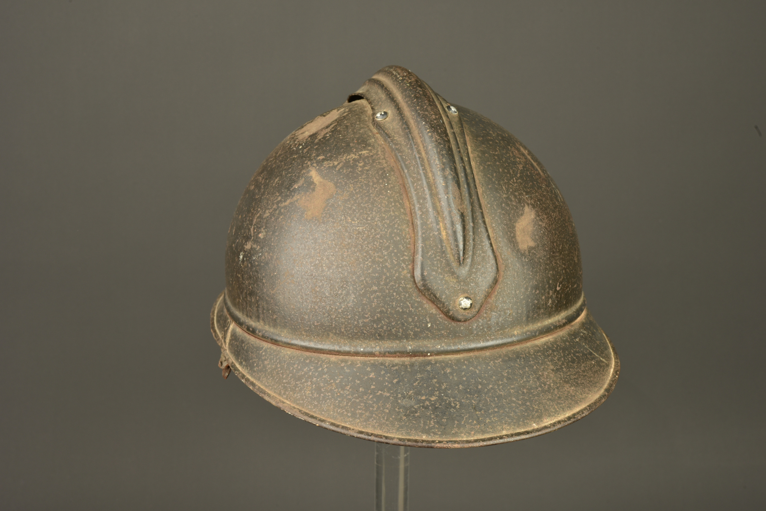 Casque Adrian de l'infanterie avec impact. Infantry Adrian helmet with impact damage — photo 7