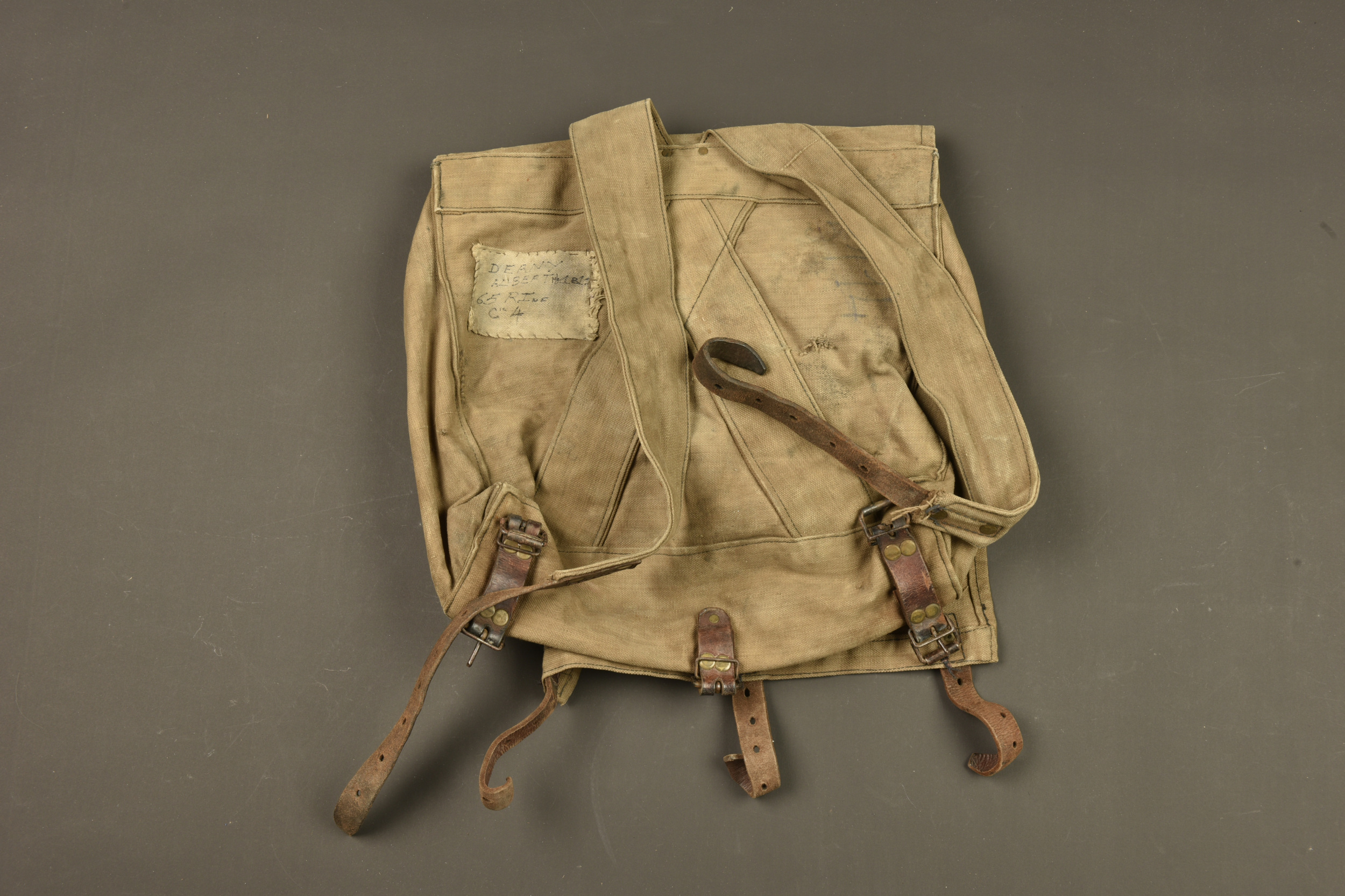 Havresac français ersatz en toile d'un soldat du 65e RI. French ersatz canvas backpack belonging to a soldier of the 65th Infantry Regiment — photo 5