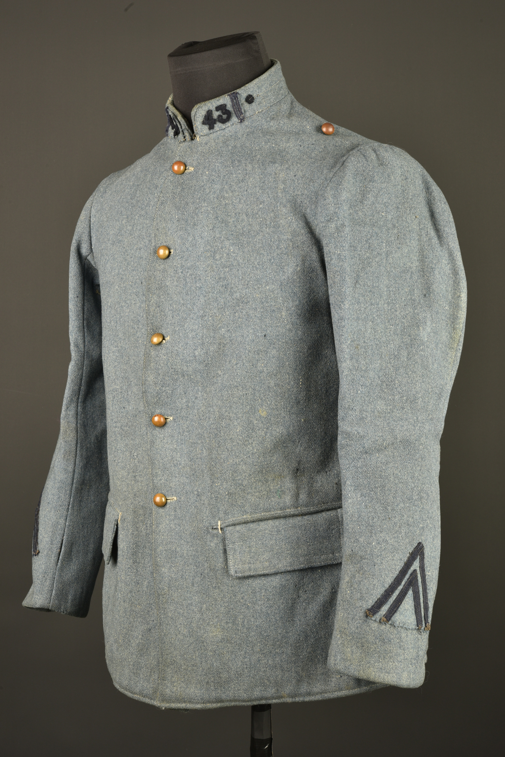 Vareuse bleu horizon modèle 1915 du 43e de Ligne. Model 1915 horizon blue tunic of the 43rd Line Infantry Regiment — photo 16
