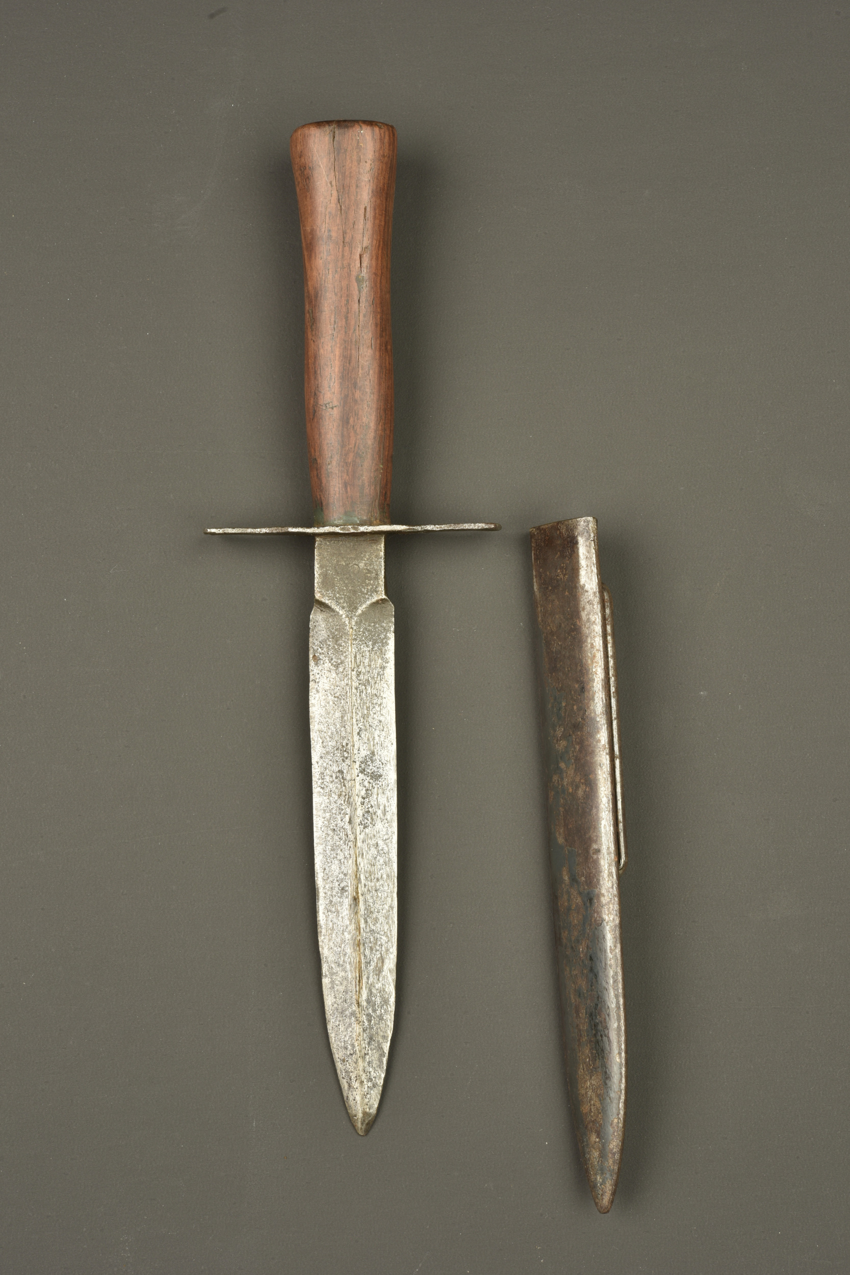 Poignard français Vengeur fabricant Astier Prodon. French Vengeur fighting knife manufactured by Astier Prodon — photo 2