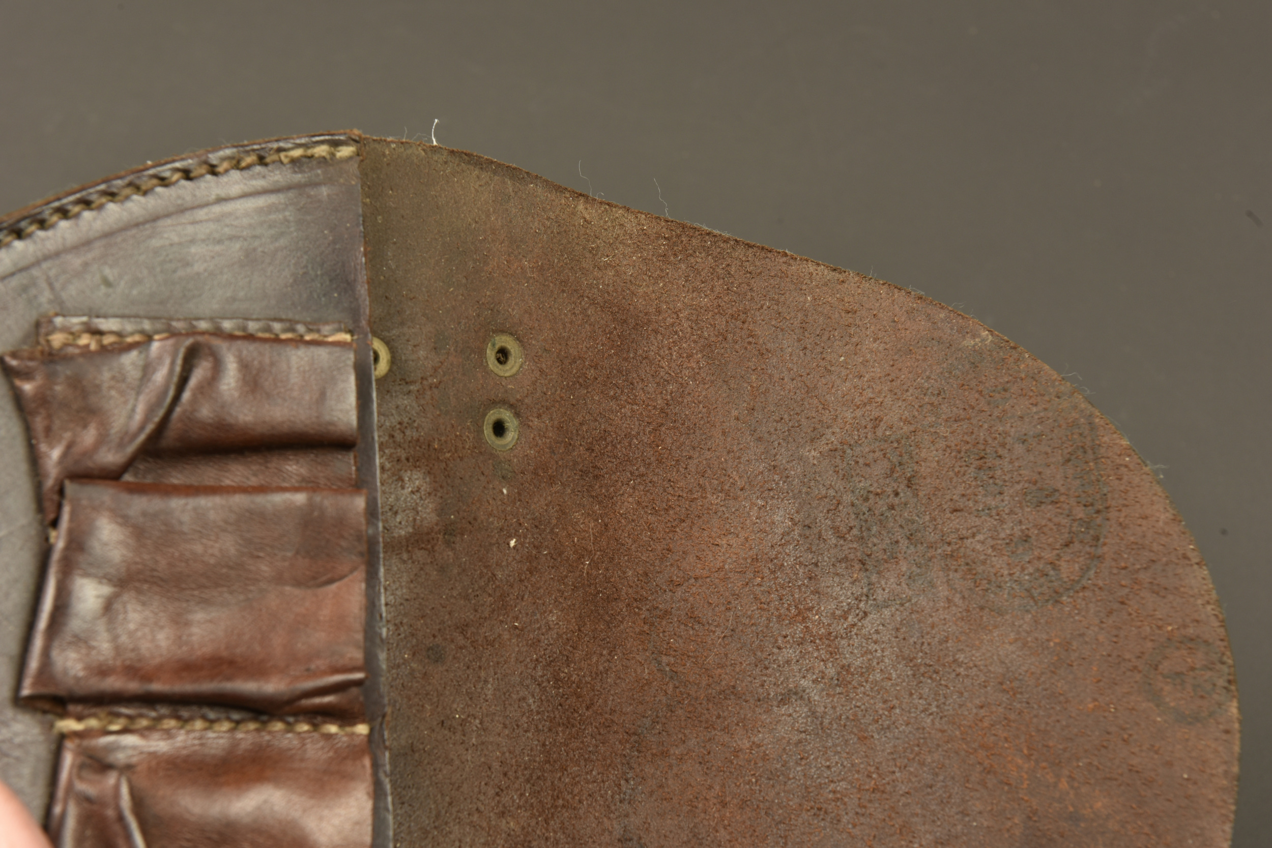 Lot de deux étuis pour revolver français 1892. Lot of two holsters for French Model 1892 revolver — photo 2