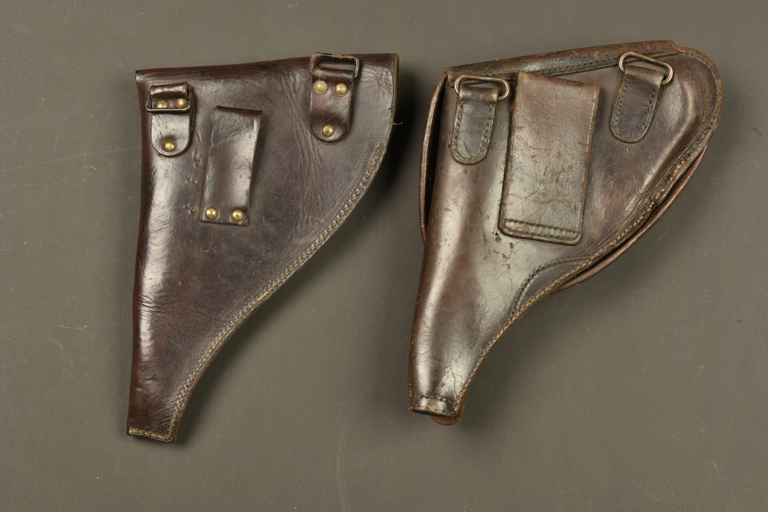 Lot de deux étuis pour revolver français 1892. Lot of two holsters for French Model 1892 revolver — photo 4