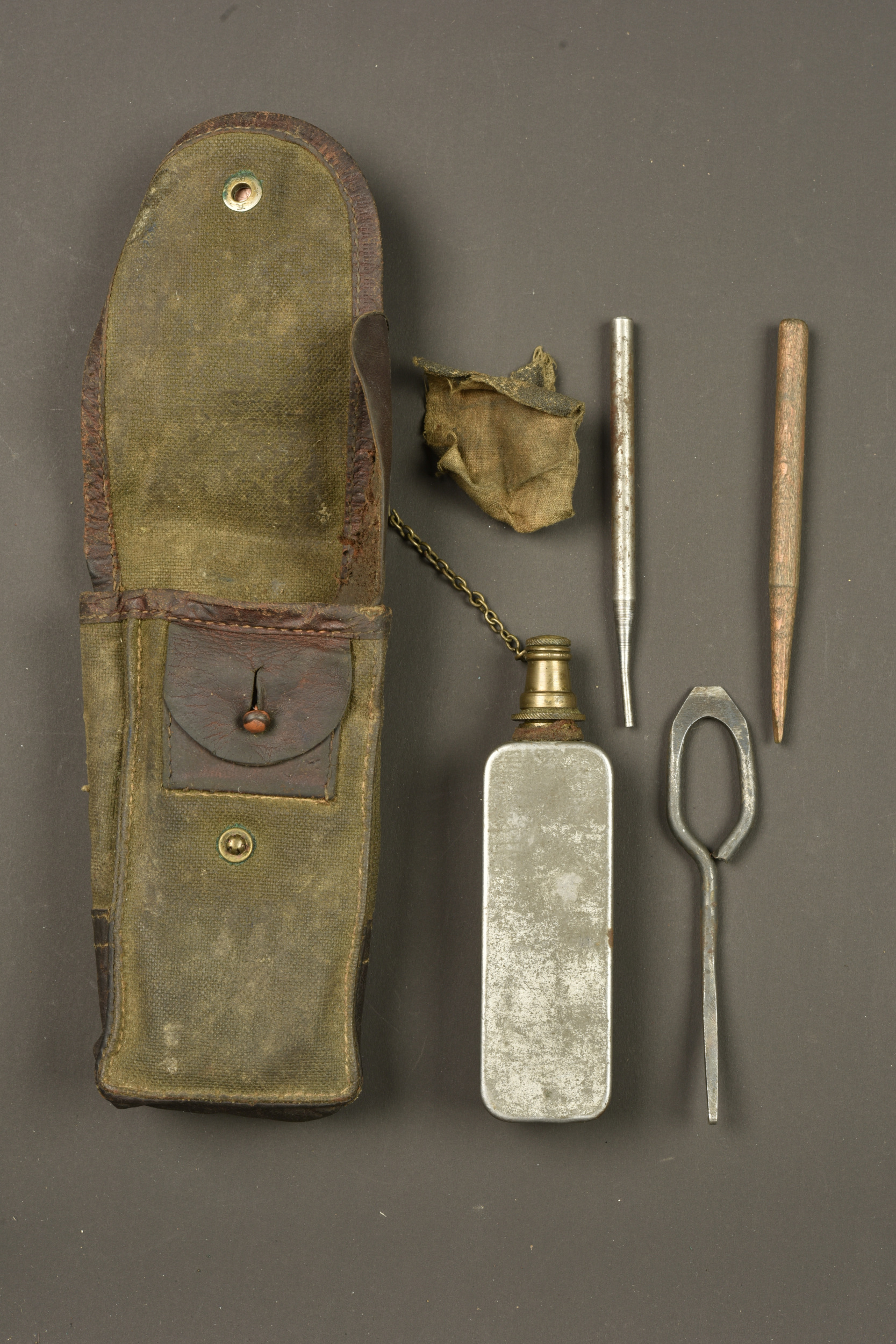 Nécessaire de nettoyage pour FSA 17 français. Cleaning kit for French FSA 1917 rifle — photo 1
