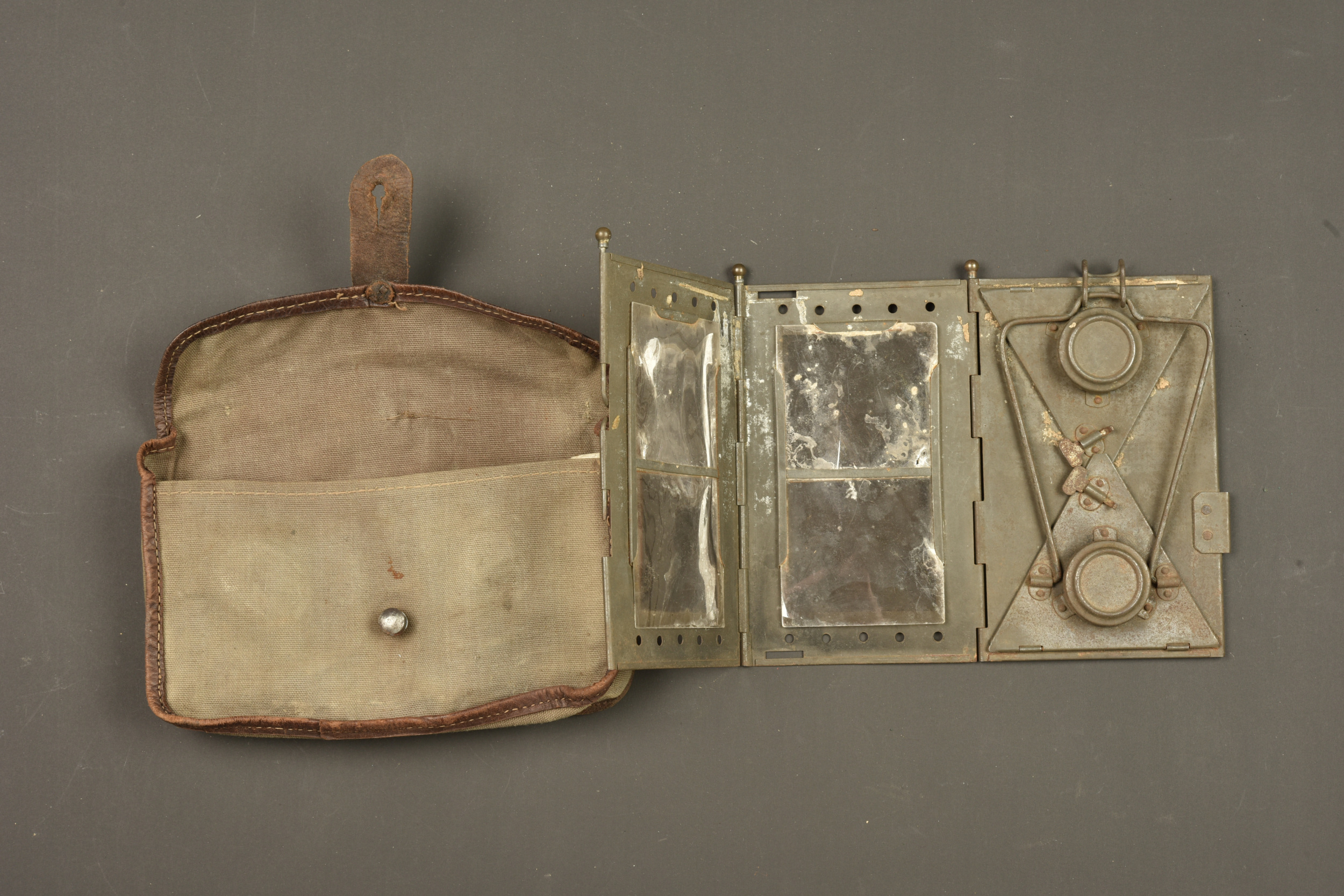 Lot d'équipements individuels français. Lot of French individual equipment — photo 3