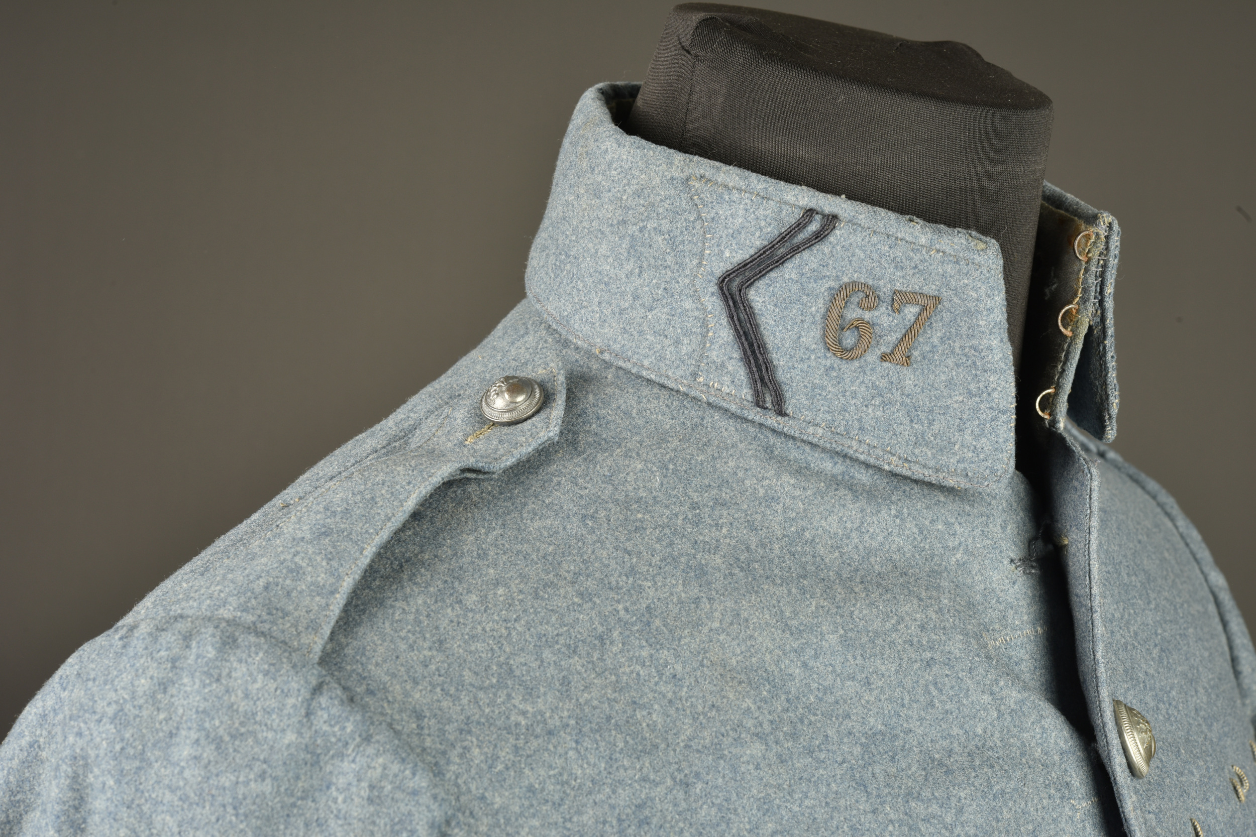 Tunique bleu horizon d'un lieutenant mitrailleur du 67e RI. Horizon blue tunic of a machine gun lieutenant of the 67th Infantry Regiment — photo 10