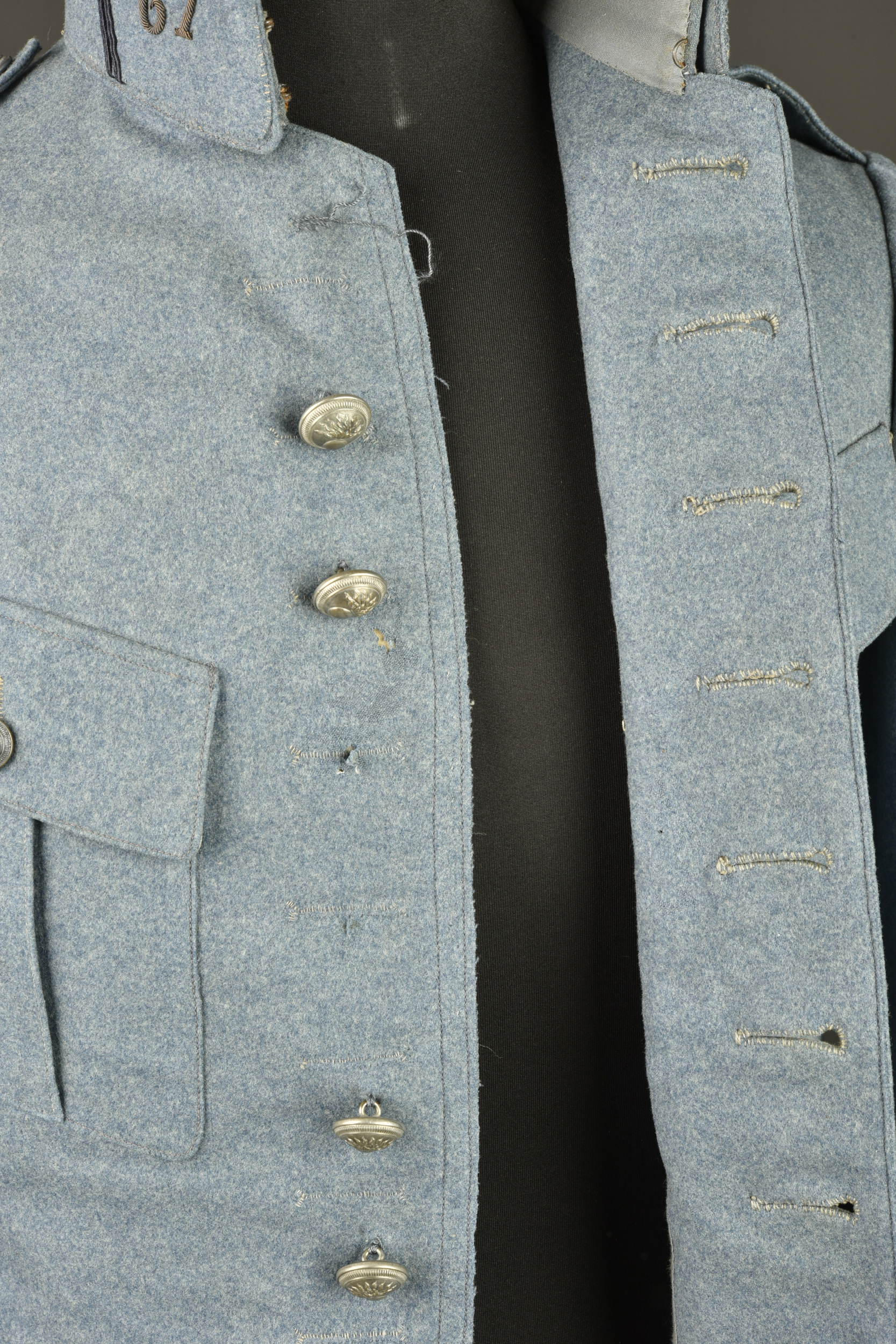 Tunique bleu horizon d'un lieutenant mitrailleur du 67e RI. Horizon blue tunic of a machine gun lieutenant of the 67th Infantry Regiment — photo 2