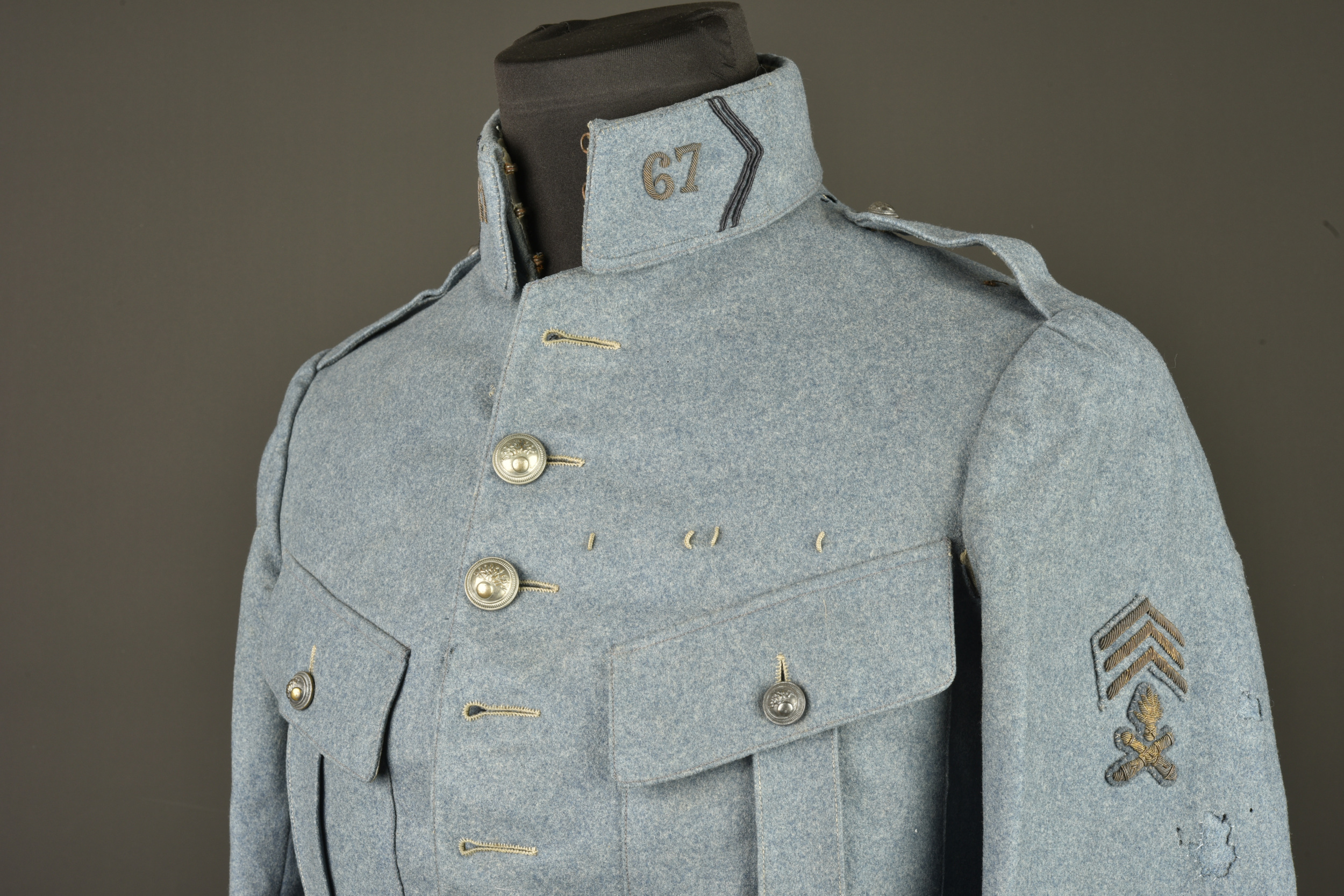 Tunique bleu horizon d'un lieutenant mitrailleur du 67e RI. Horizon blue tunic of a machine gun lieutenant of the 67th Infantry Regiment — photo 8