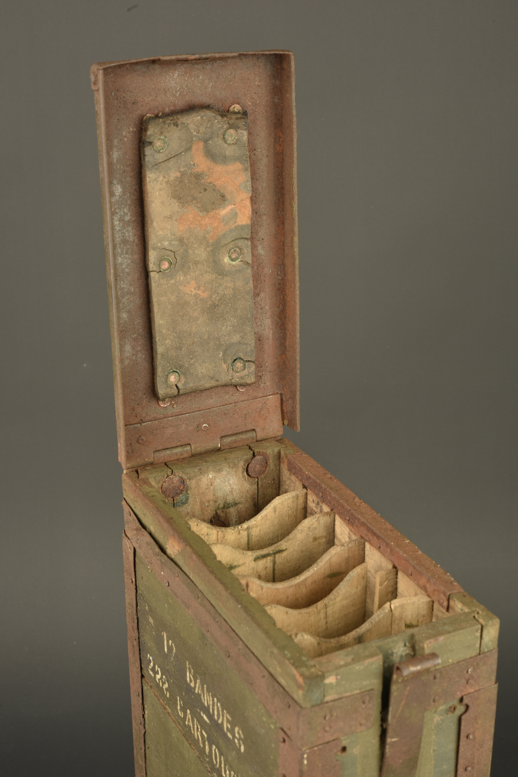 Caisse pour bandes rigides de mitrailleuse Hotchkiss  française. French Hotchkiss machine gun rigid strip ammunition box — photo 2