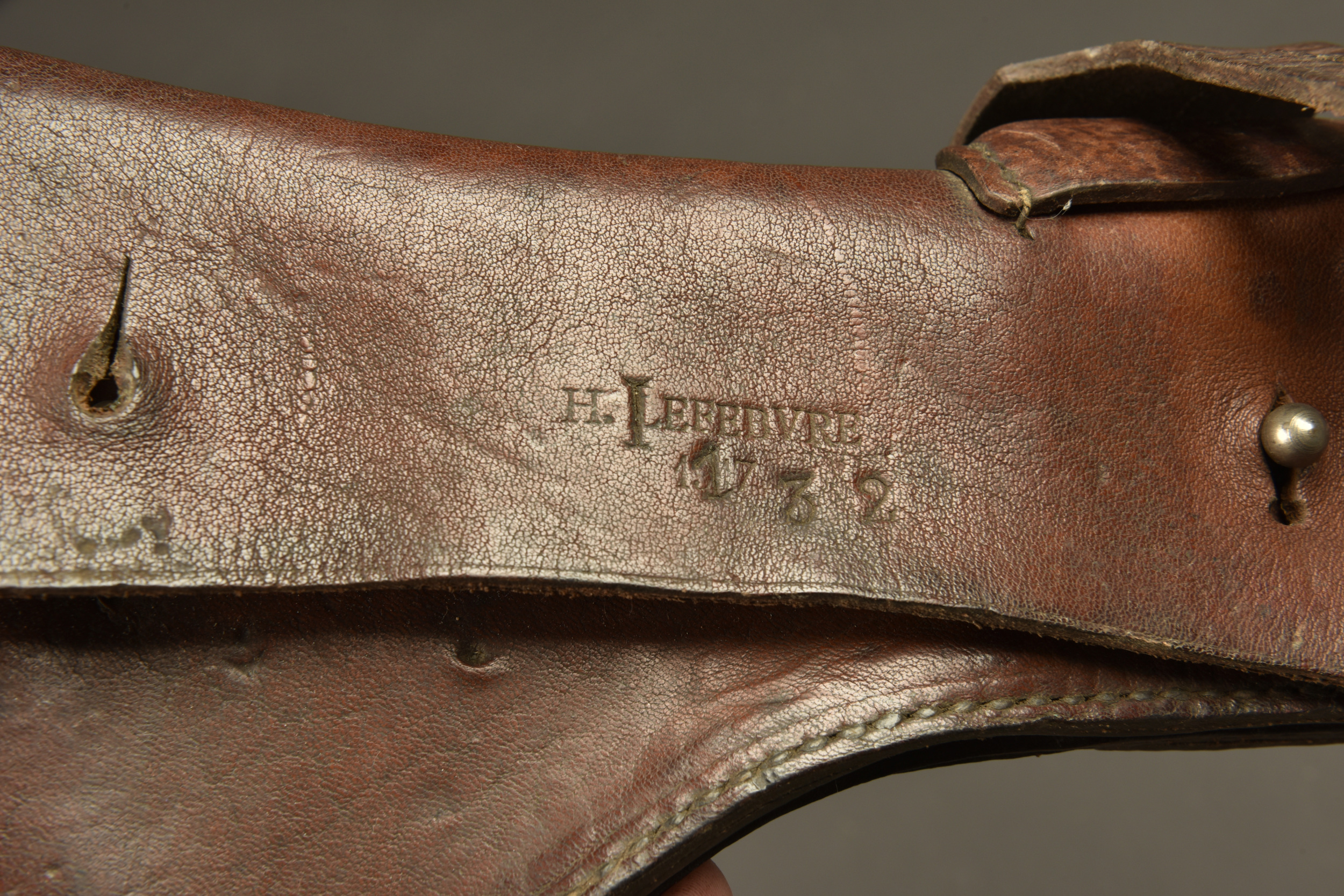 Outillage français étui de hache et scie pliante. French tool equipment set with axe carrier and folding saw — photo 5