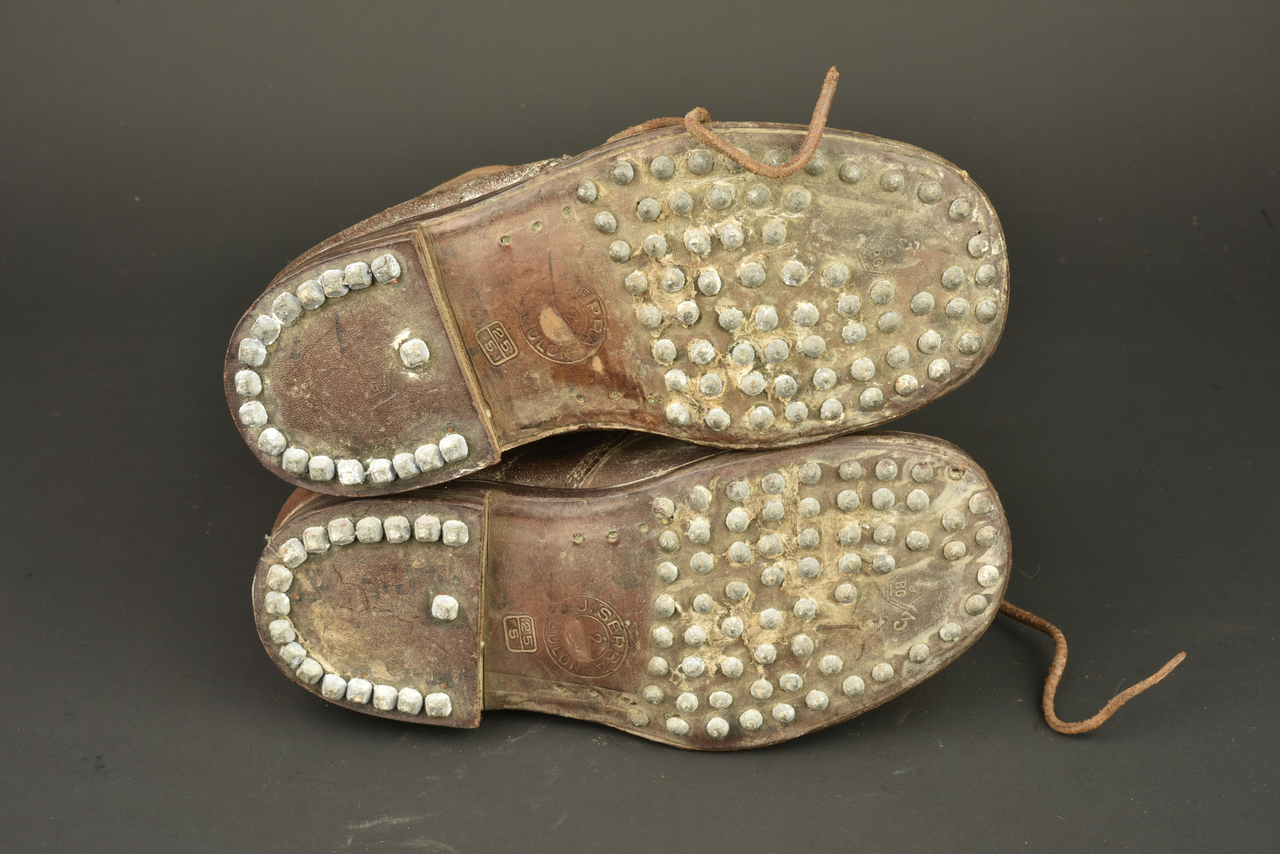 Paire de brodequins français modèle 1917. Pair of French Model 1917 ankle boots — photo 6