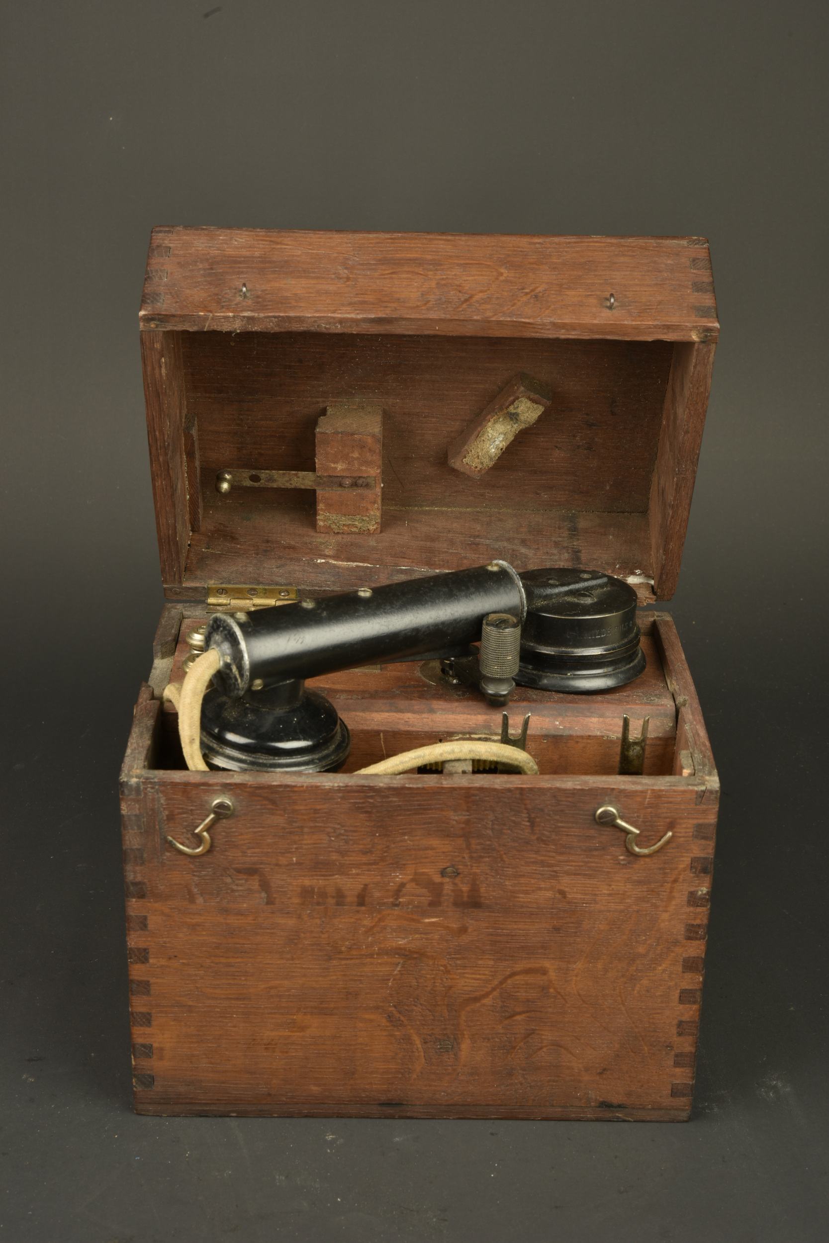 Téléphone de campagne français Mildé. French Mildé field telephone — photo 10