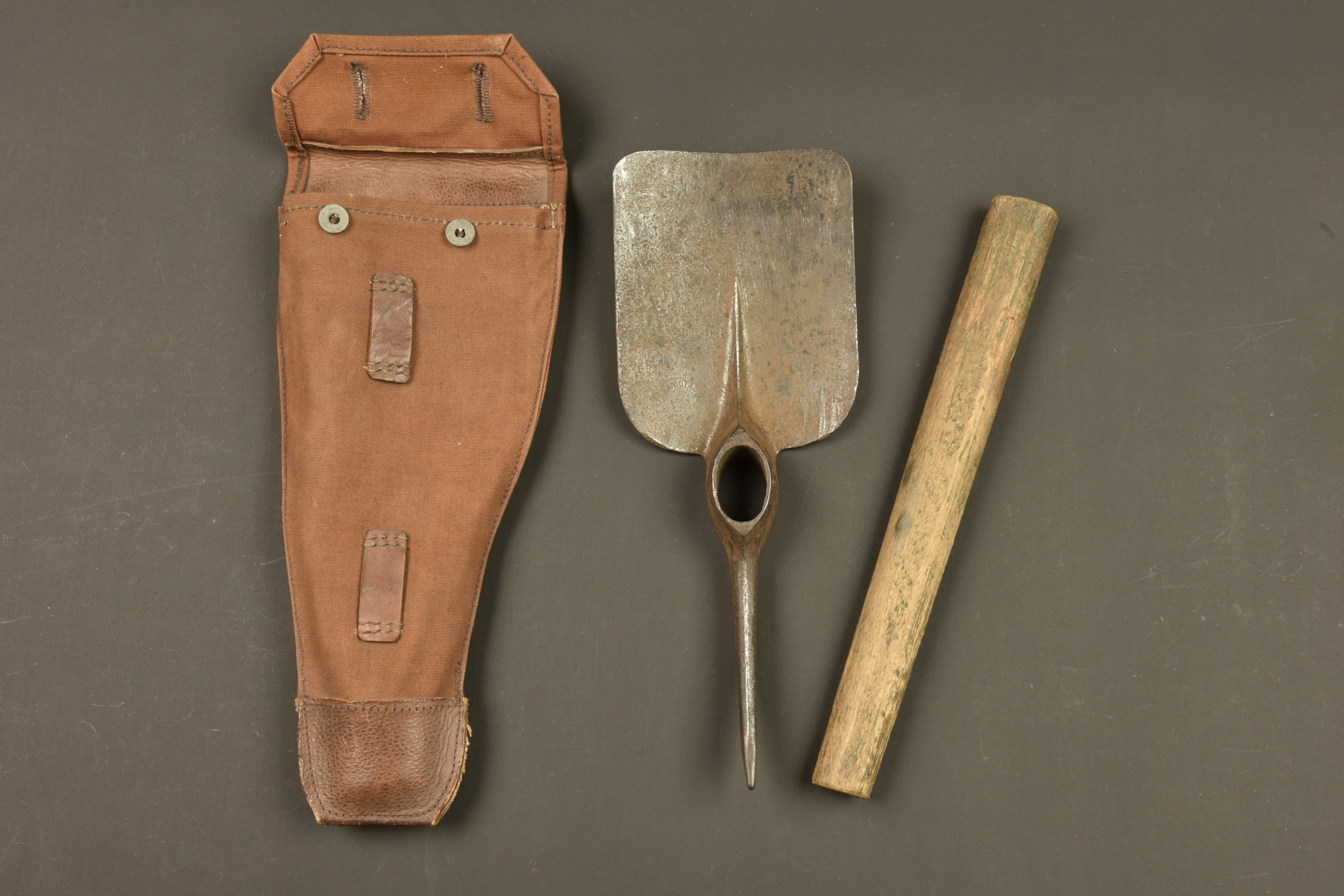 Outil Seurre dans sa housse cachou. Seurre tool in its khaki treated cover — photo 3