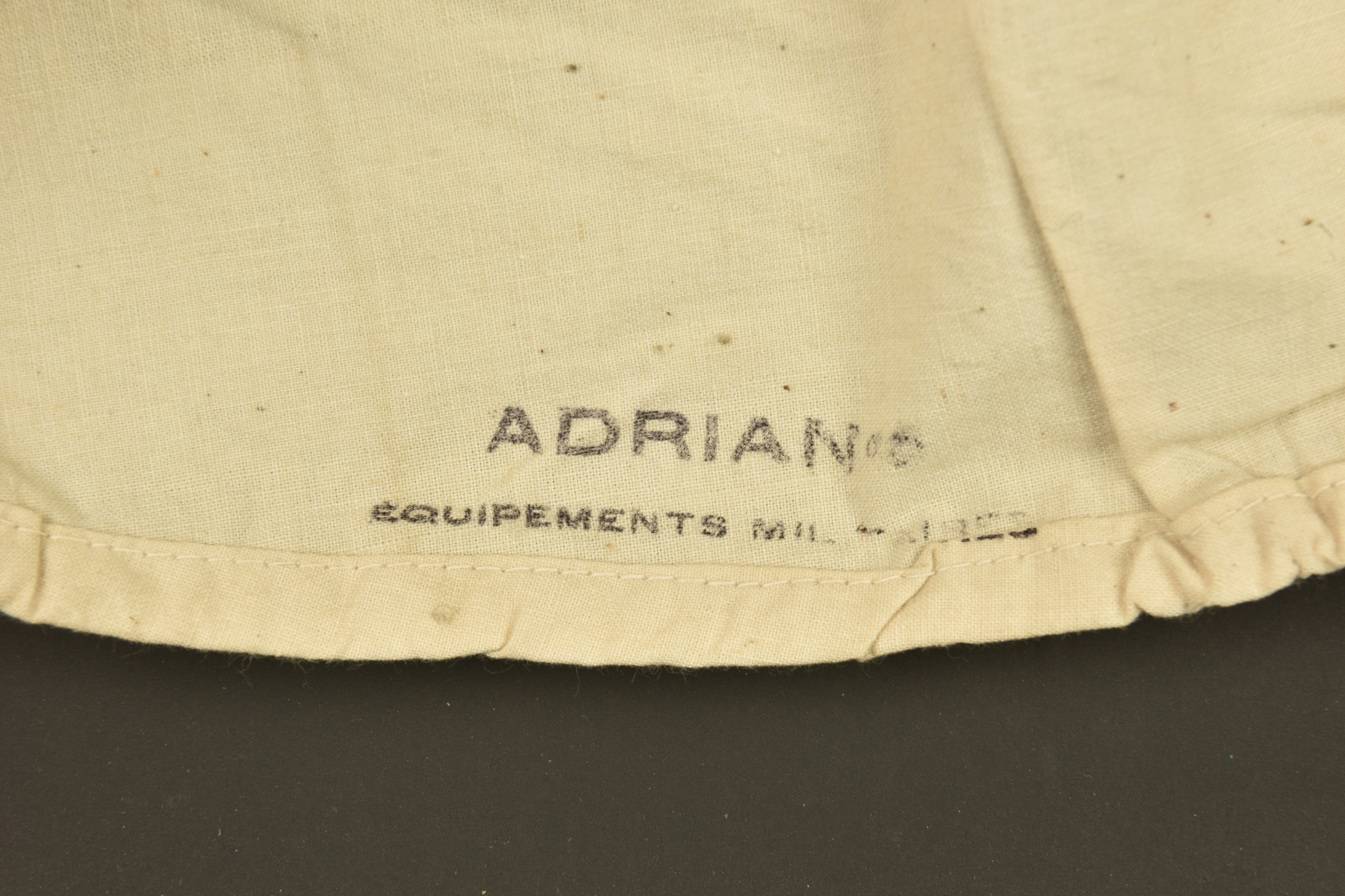 Lot de 2 couvres casque Adrian. Lot of two Adrian helmet covers — photo 2