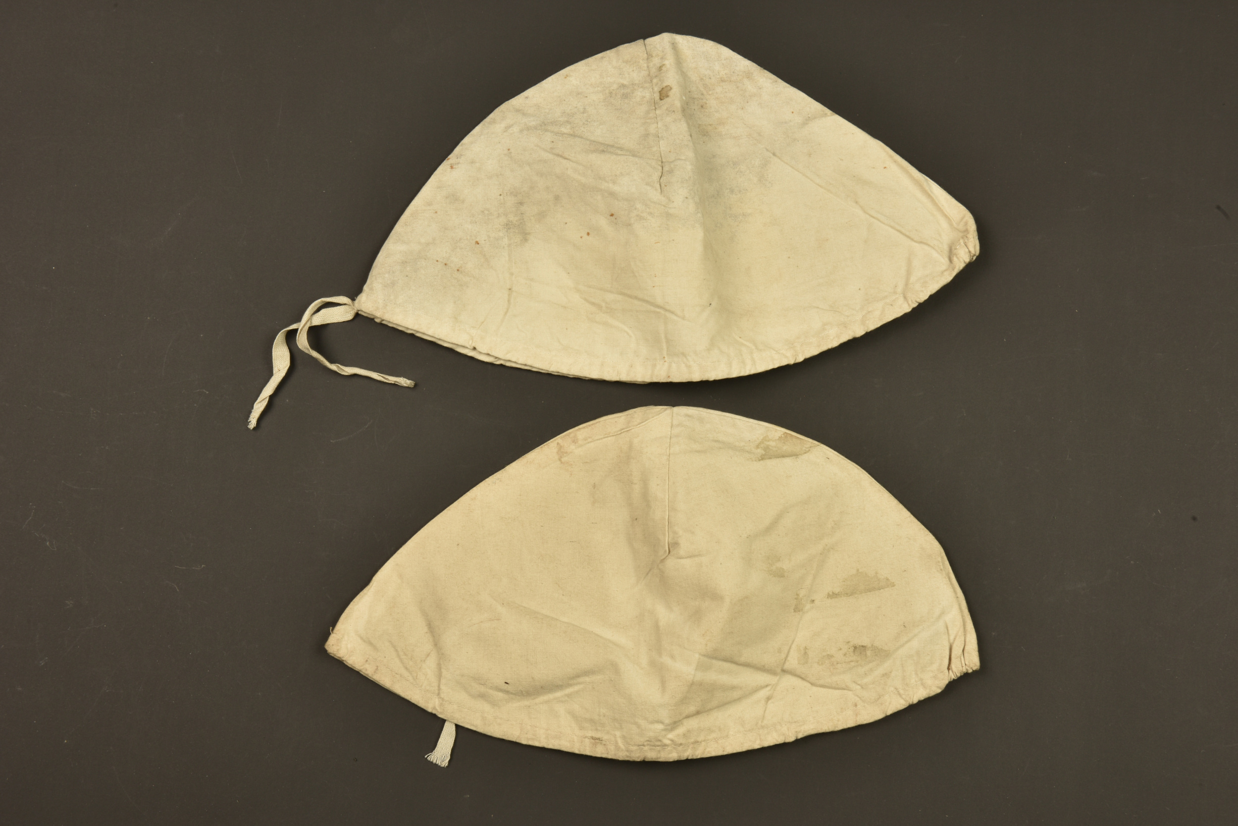 Lot de 2 couvres casque Adrian. Lot of two Adrian helmet covers — photo 4
