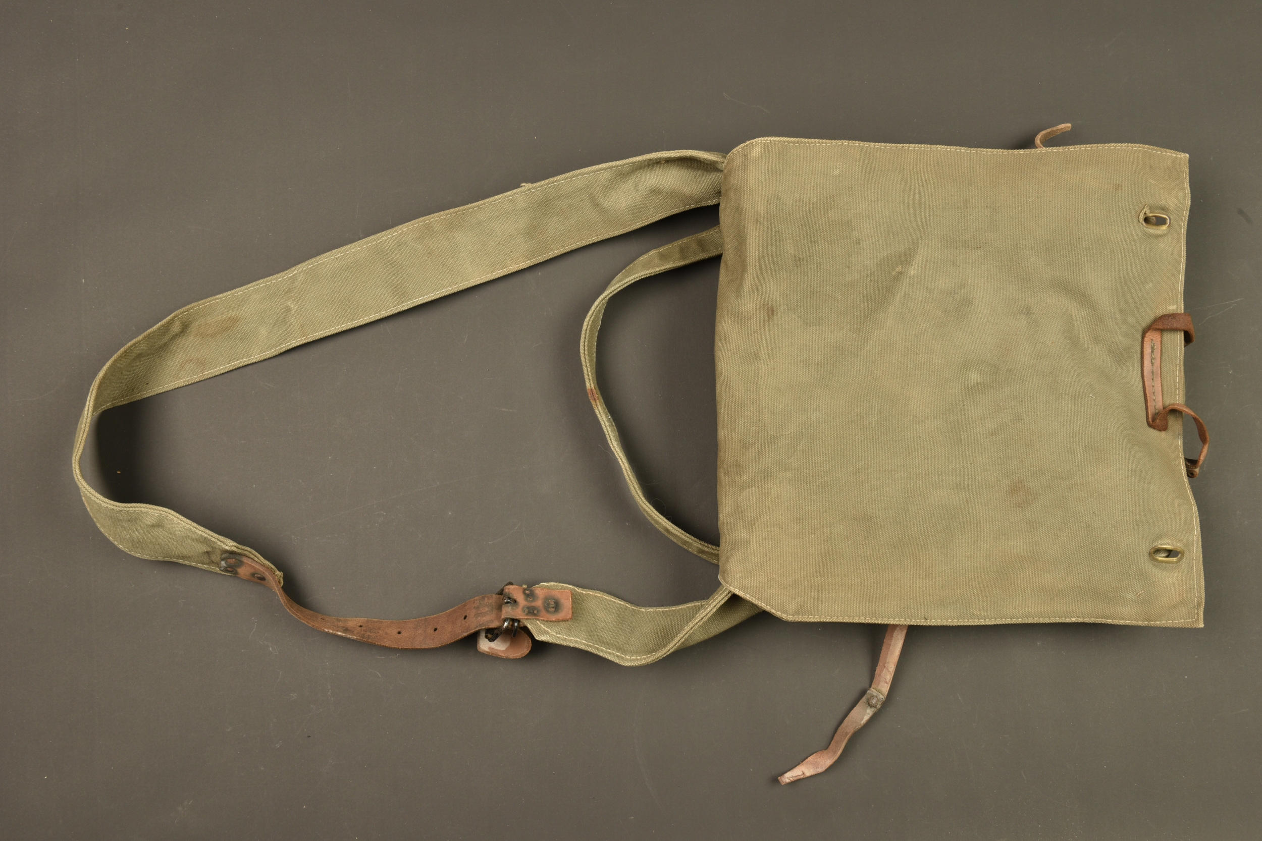 Musette porte grenade française de 1918. French grenade carrying satchel dated 1918 — photo 1