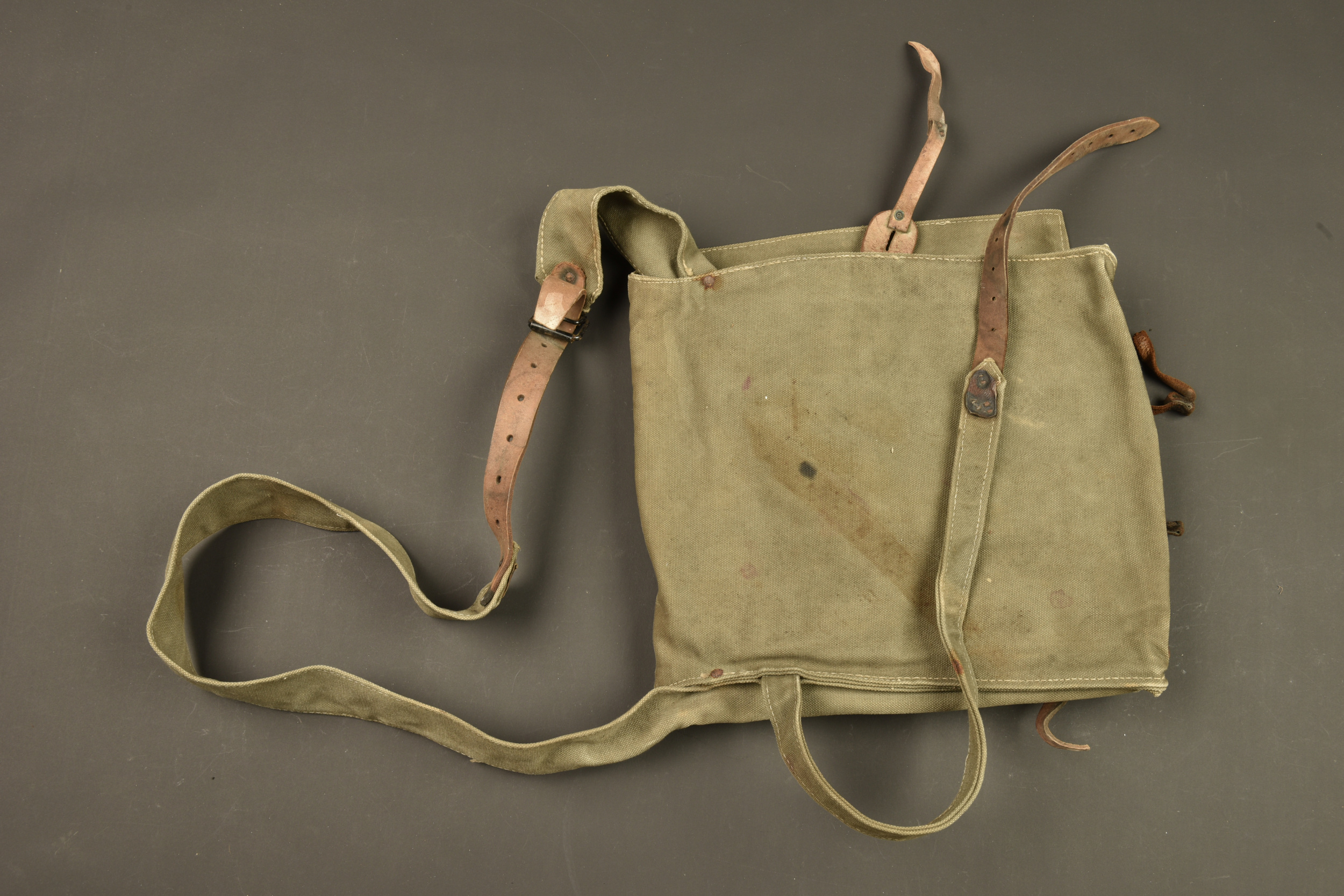 Musette porte grenade française de 1918. French grenade carrying satchel dated 1918 — photo 2