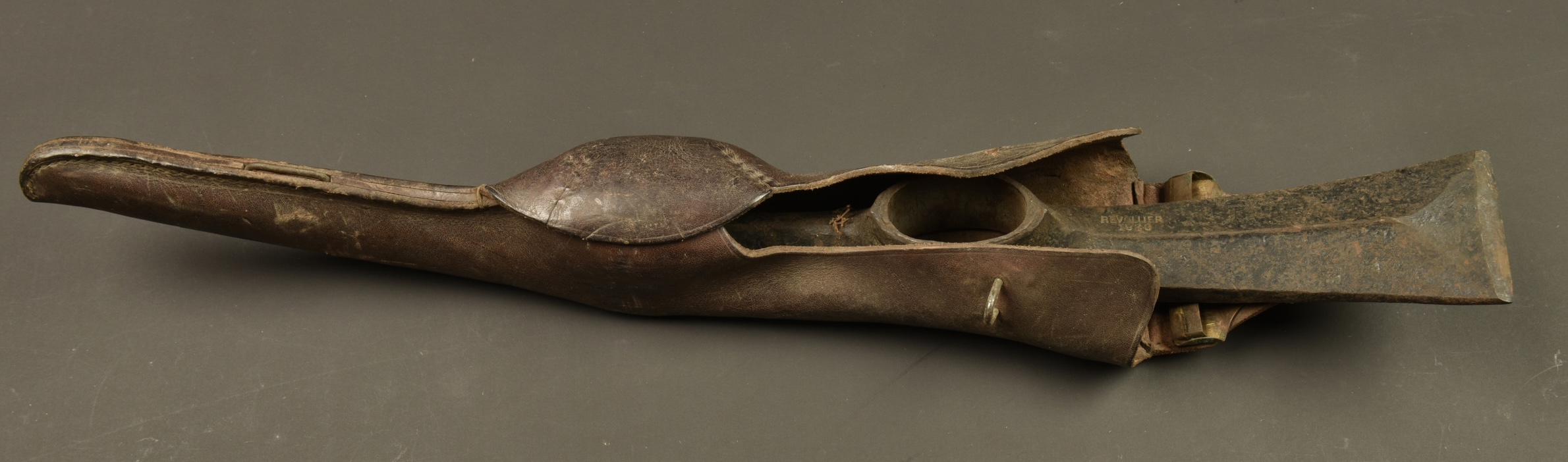 Fer de pioche français 1939 avec étui cuir 1927. French 1939 pickaxe head with 1927 leather carrier — photo 4