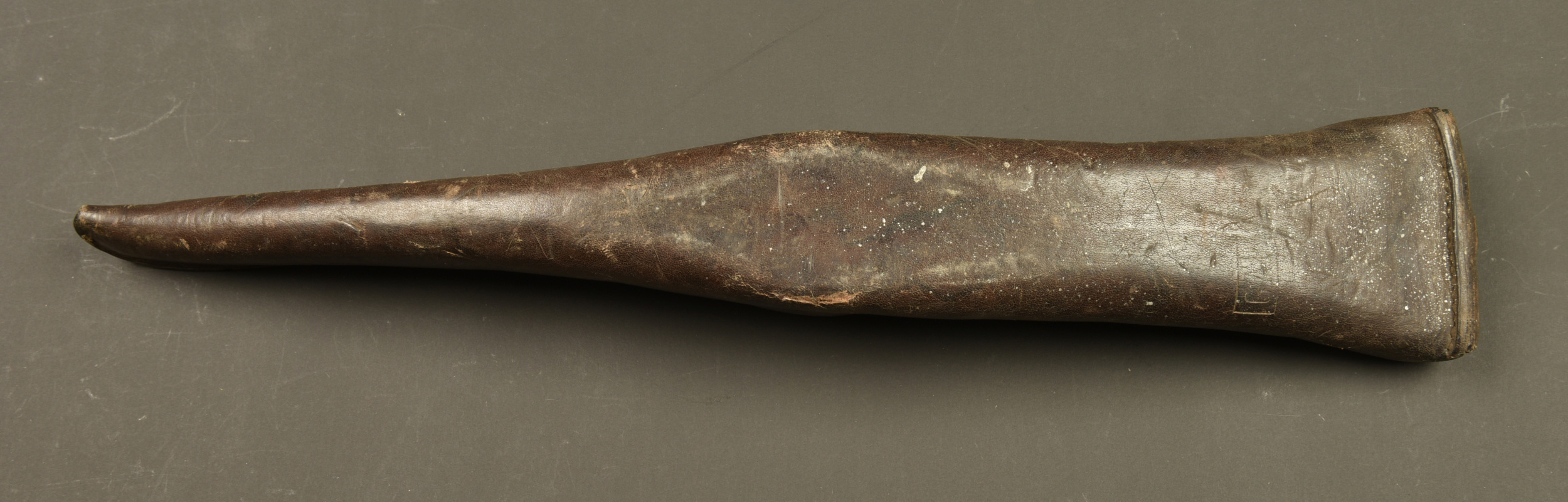 Fer de pioche français 1939 avec étui cuir 1927. French 1939 pickaxe head with 1927 leather carrier — photo 6
