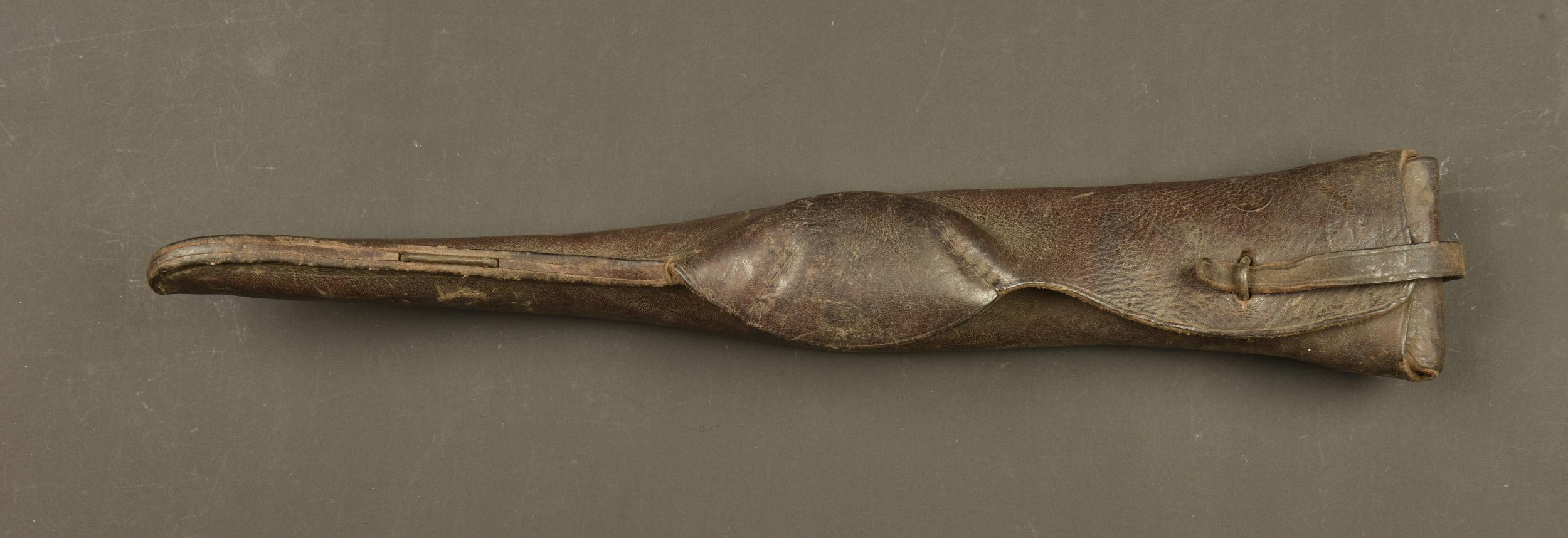 Fer de pioche français 1939 avec étui cuir 1927. French 1939 pickaxe head with 1927 leather carrier — photo 7