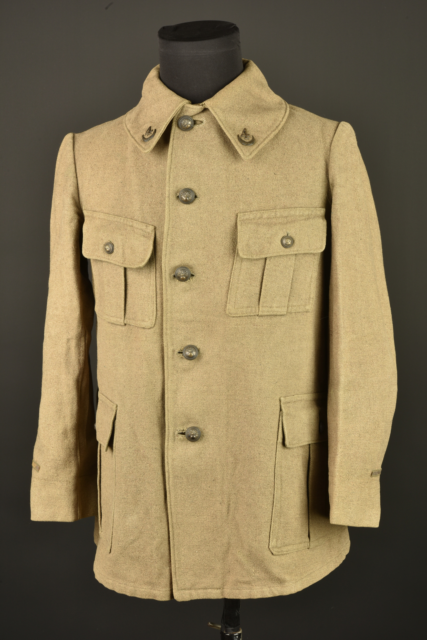 Vareuse kaki d'officier du 4e Zouaves. Khaki officer’s tunic of the 4th Zouaves Regiment — photo 1
