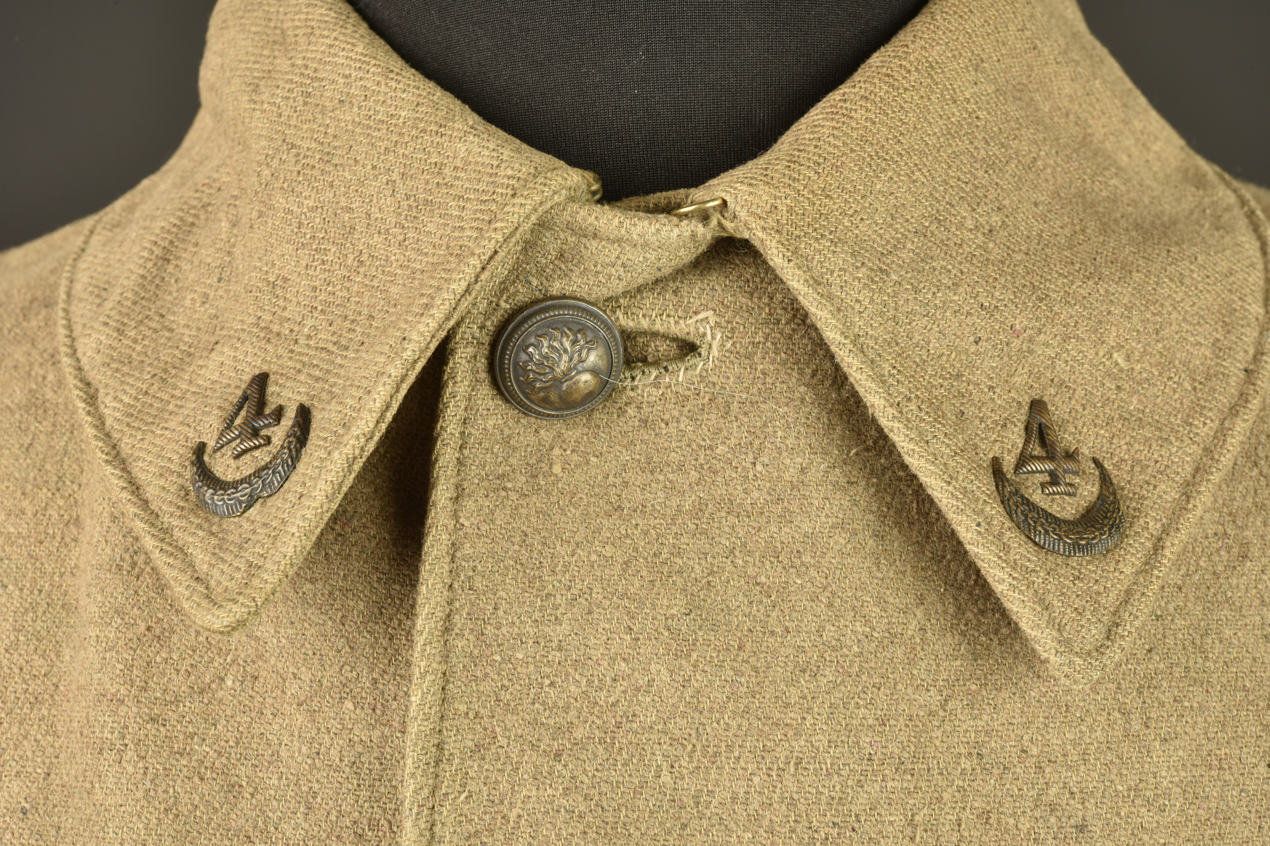 Vareuse kaki d'officier du 4e Zouaves. Khaki officer’s tunic of the 4th Zouaves Regiment — photo 4