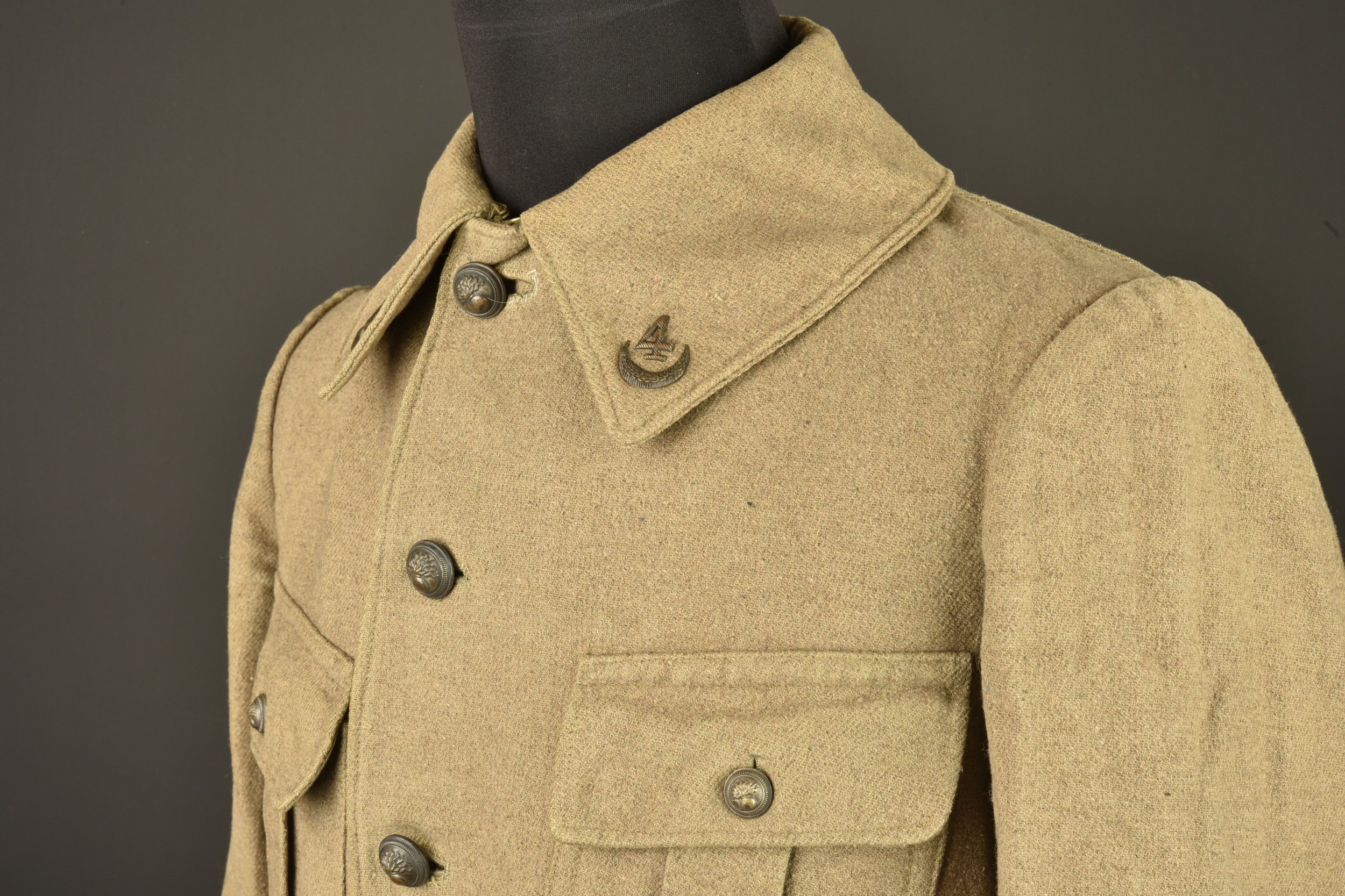 Vareuse kaki d'officier du 4e Zouaves. Khaki officer’s tunic of the 4th Zouaves Regiment — photo 7