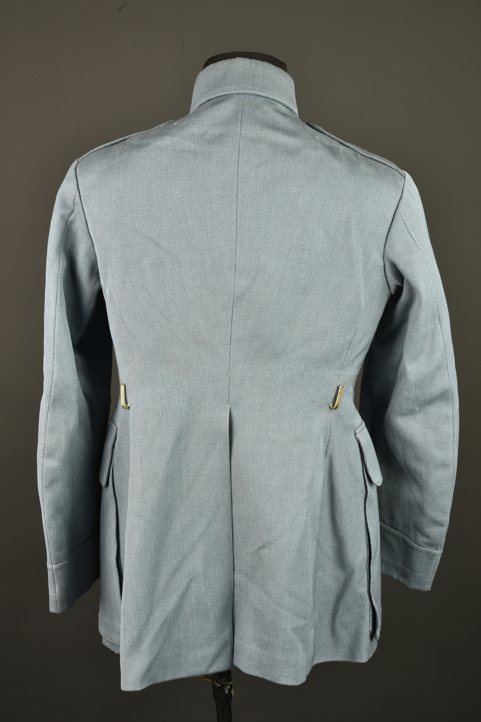 Tunique bleu horizon d'un capitaine médecin. Horizon blue tunic of a medical captain — photo 8