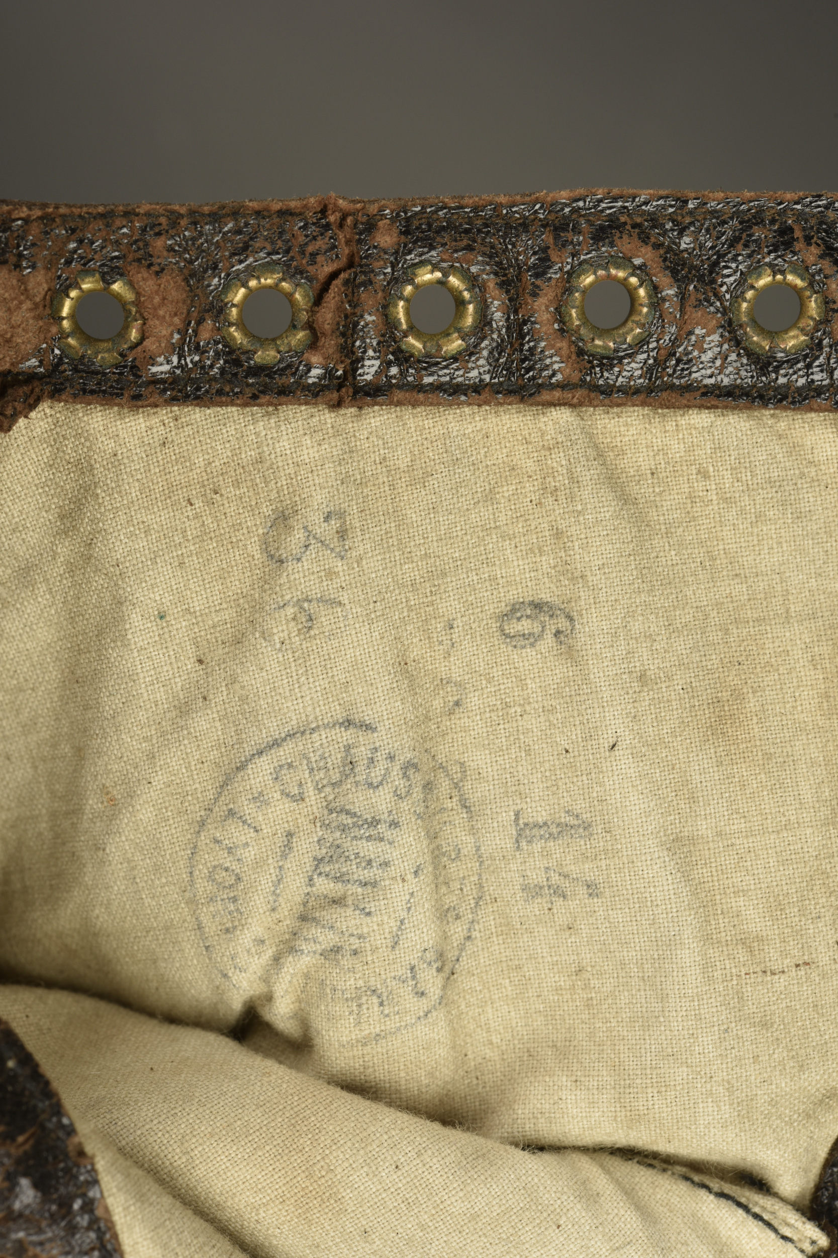 Paire de bottines d'infirmière française. Pair of French nurse’s ankle boots — photo 4