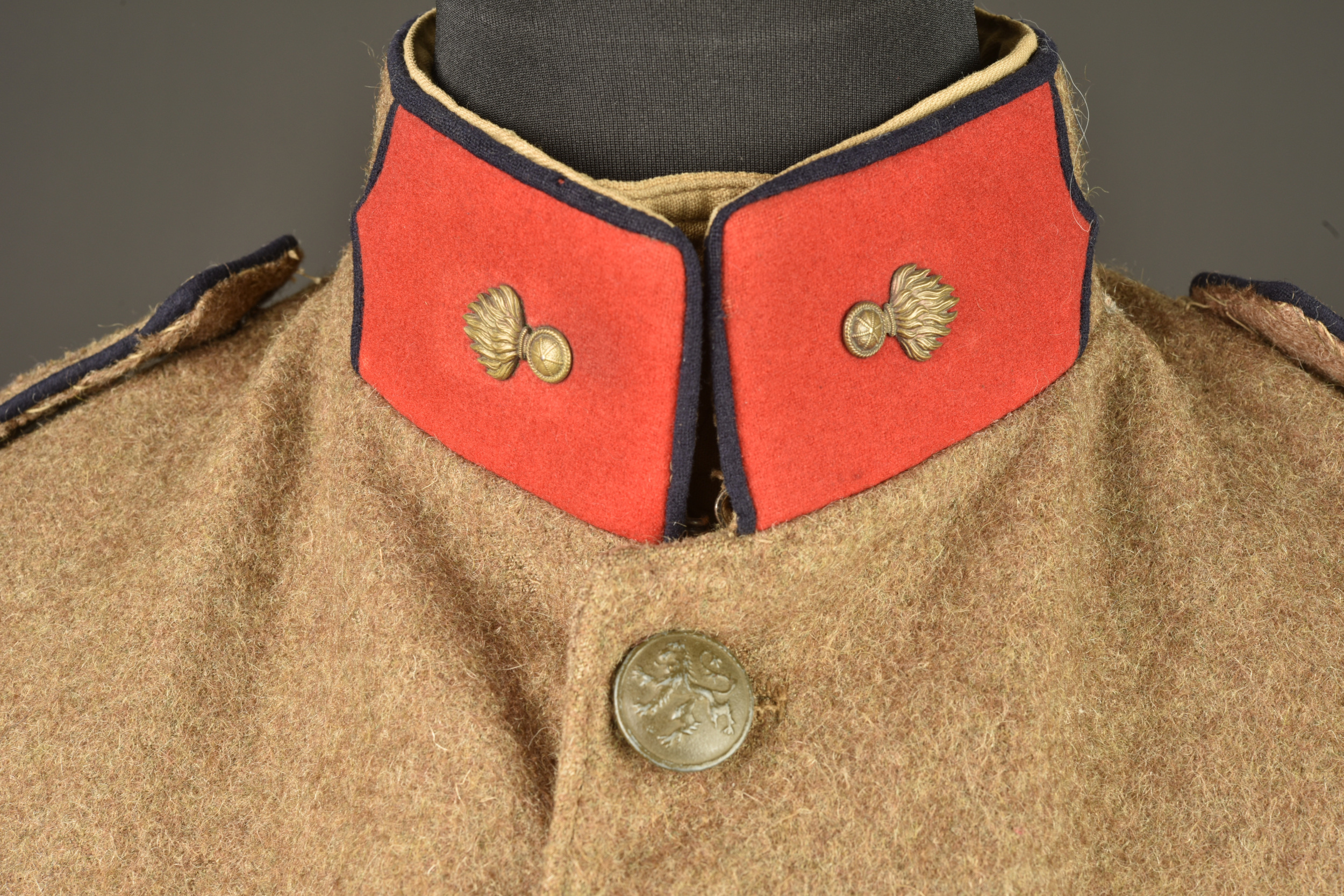 Tunique kaki de grenadier Belge. Belgian Grenadier khaki tunic — photo 5