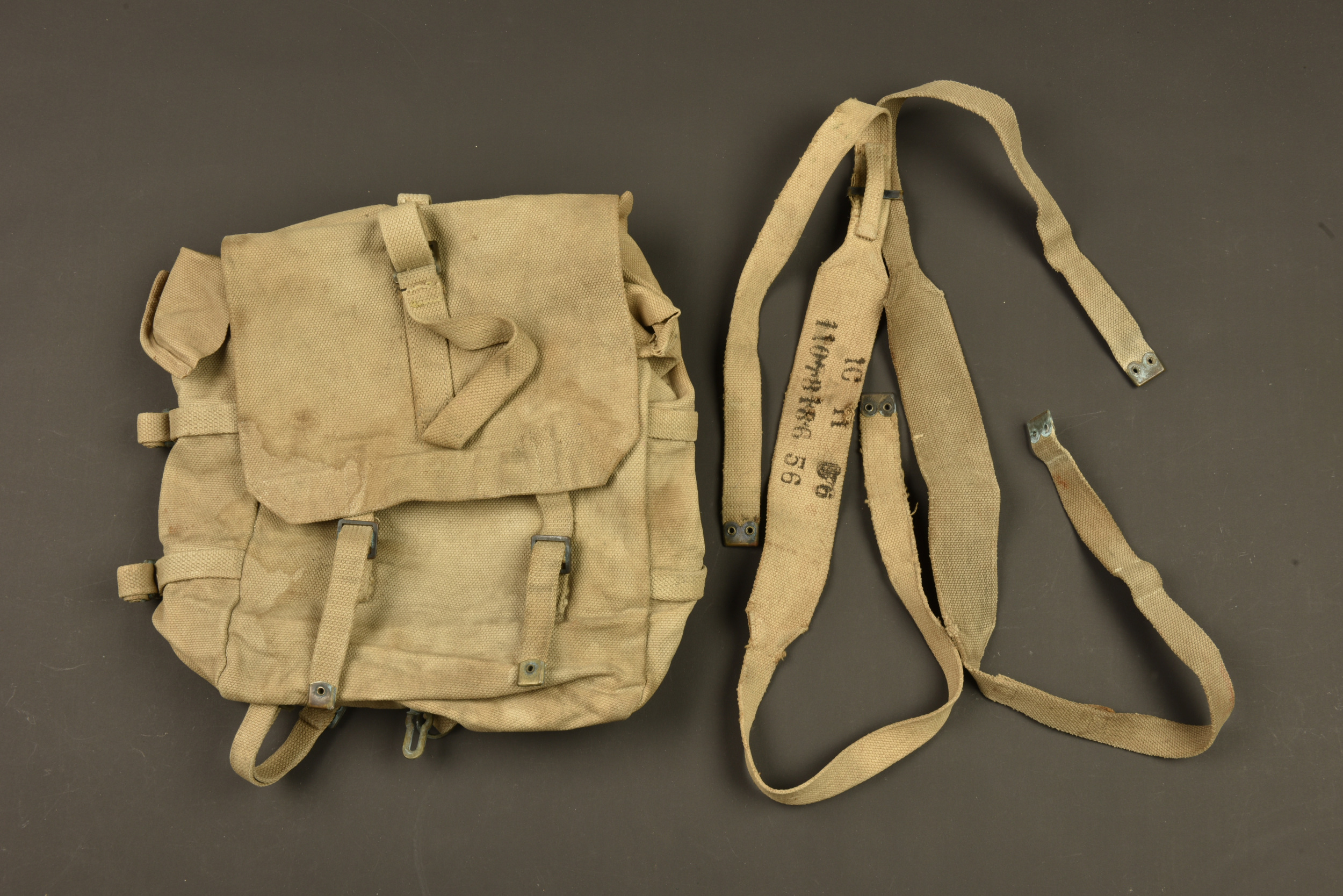 Equipements Mills belges havresac et bretelles. Belgian Mills equipment backpack and shoulder straps — photo 1
