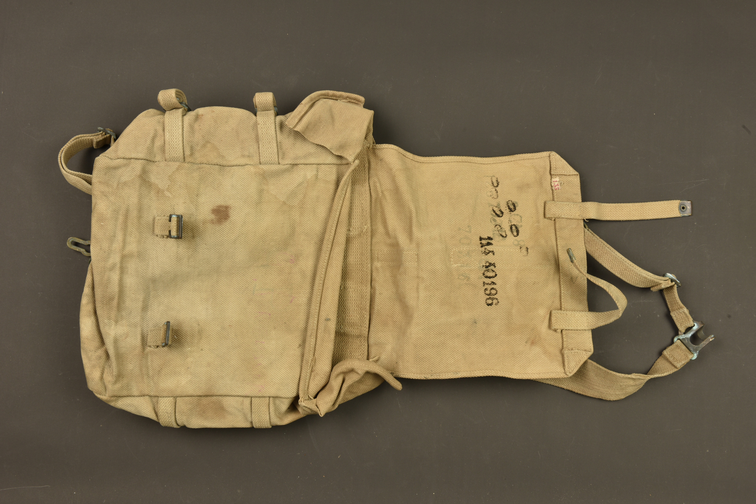 Equipements Mills belges havresac et bretelles. Belgian Mills equipment backpack and shoulder straps — photo 3