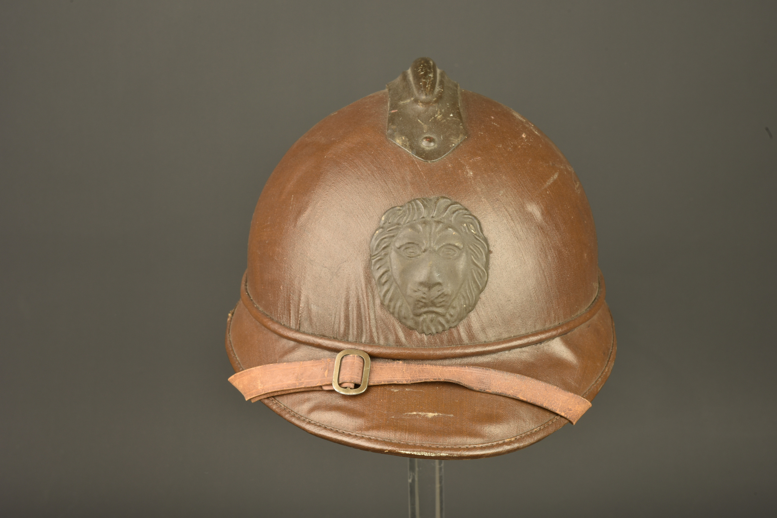 Casque belge en liège recouvert de toile moutarde. Belgian cork helmet covered in mustard canvas — photo 1