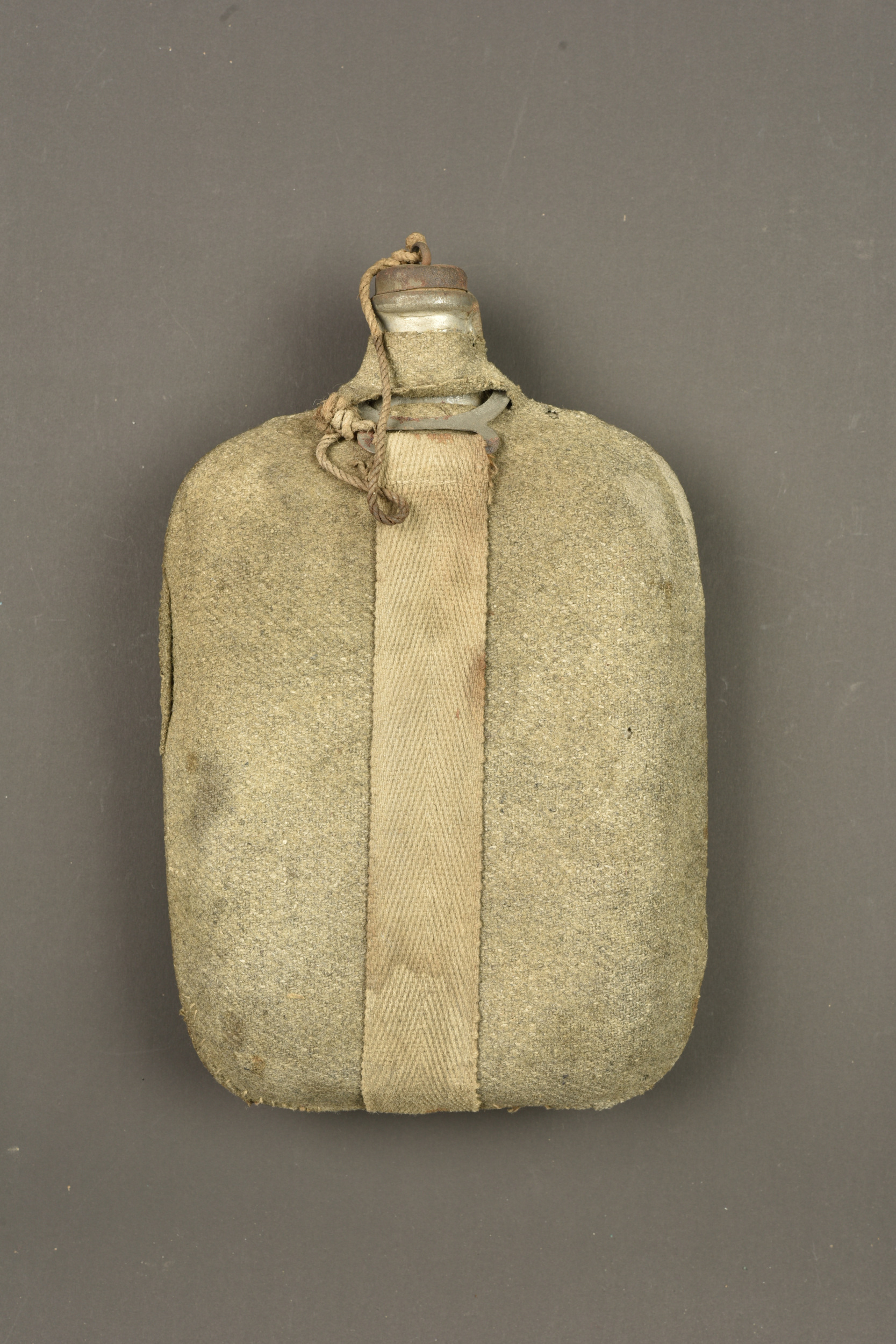 Bidon italien modèle 1917. Italian Model 1917 canteen — photo 1