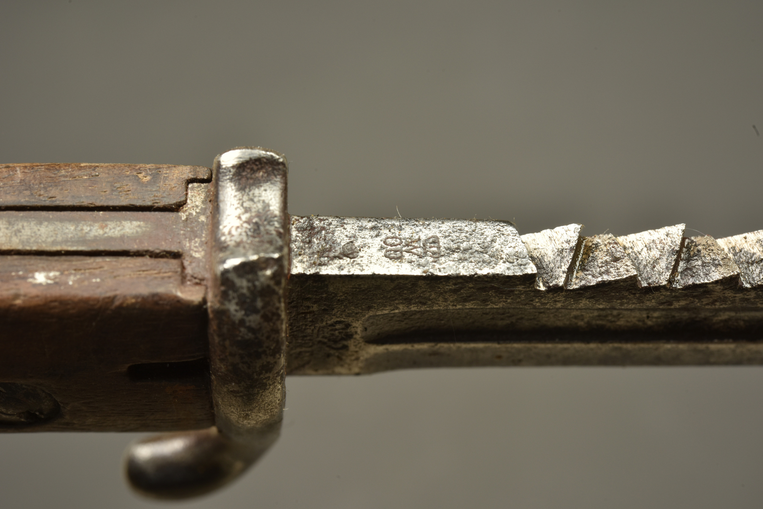 Baïonnette allemande S98 aA dents de scie de Garde Grenadier. German S98 aA sawback bayonet of the Guard Grenadiers — photo 3