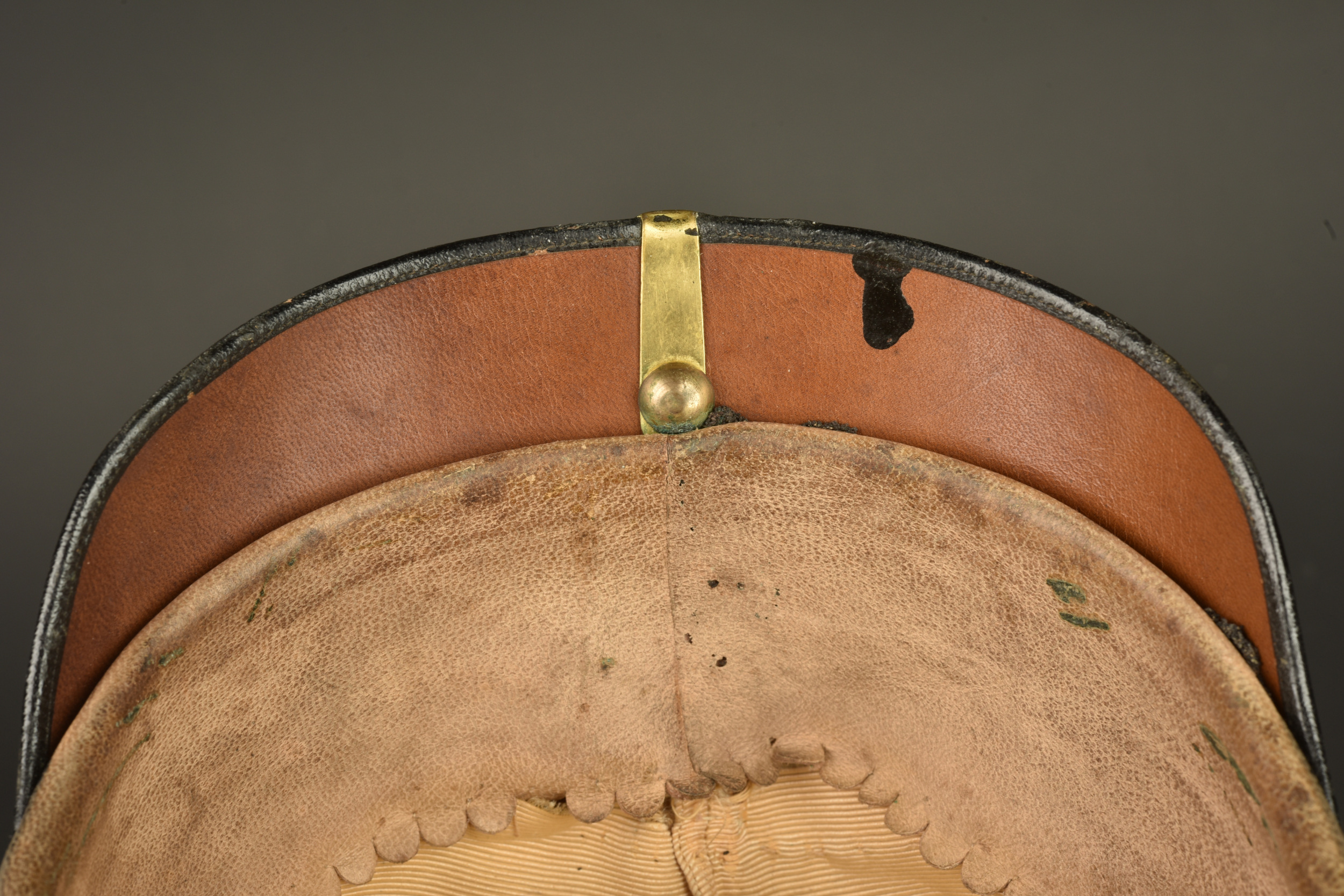 Casque à pointe d'un sous officier supérieur de la Garde. Pickelhaube of a senior NCO of the Guard — photo 3