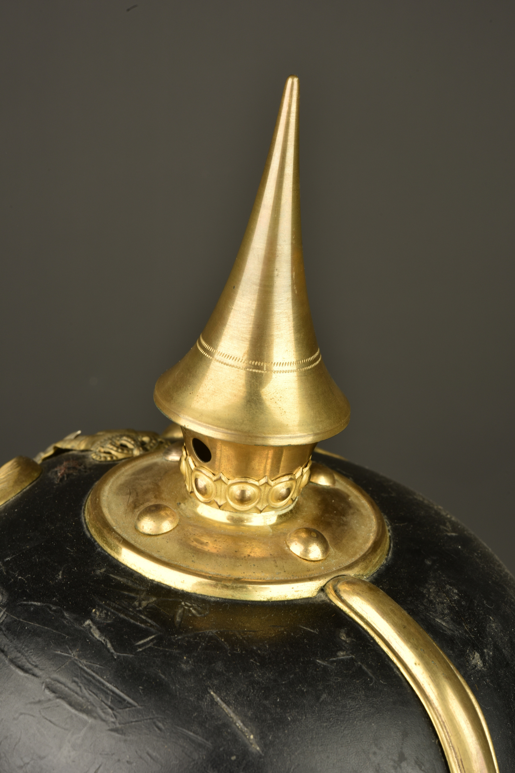 Casque à pointe d'un sous officier supérieur de la Garde. Pickelhaube of a senior NCO of the Guard — photo 9