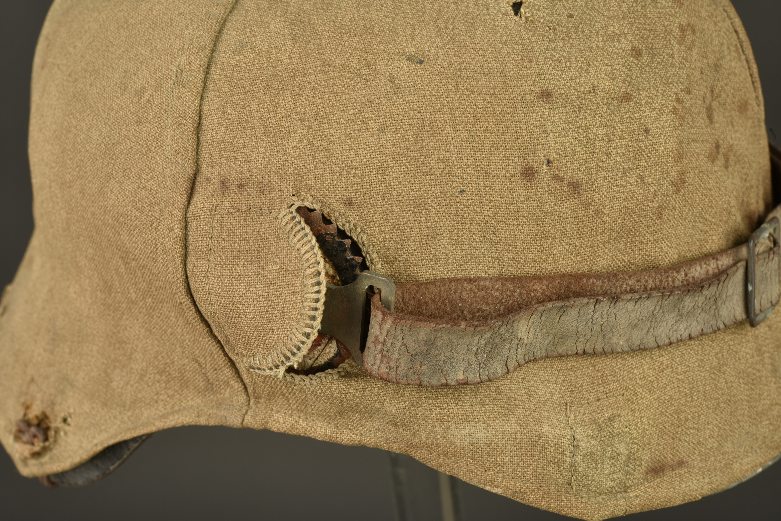 Casque à pointe bavarois avec son couvre casque retrouvés à Farbus. Bavarian pickelhaube with its helmet cover recovered at Farbus — photo 10