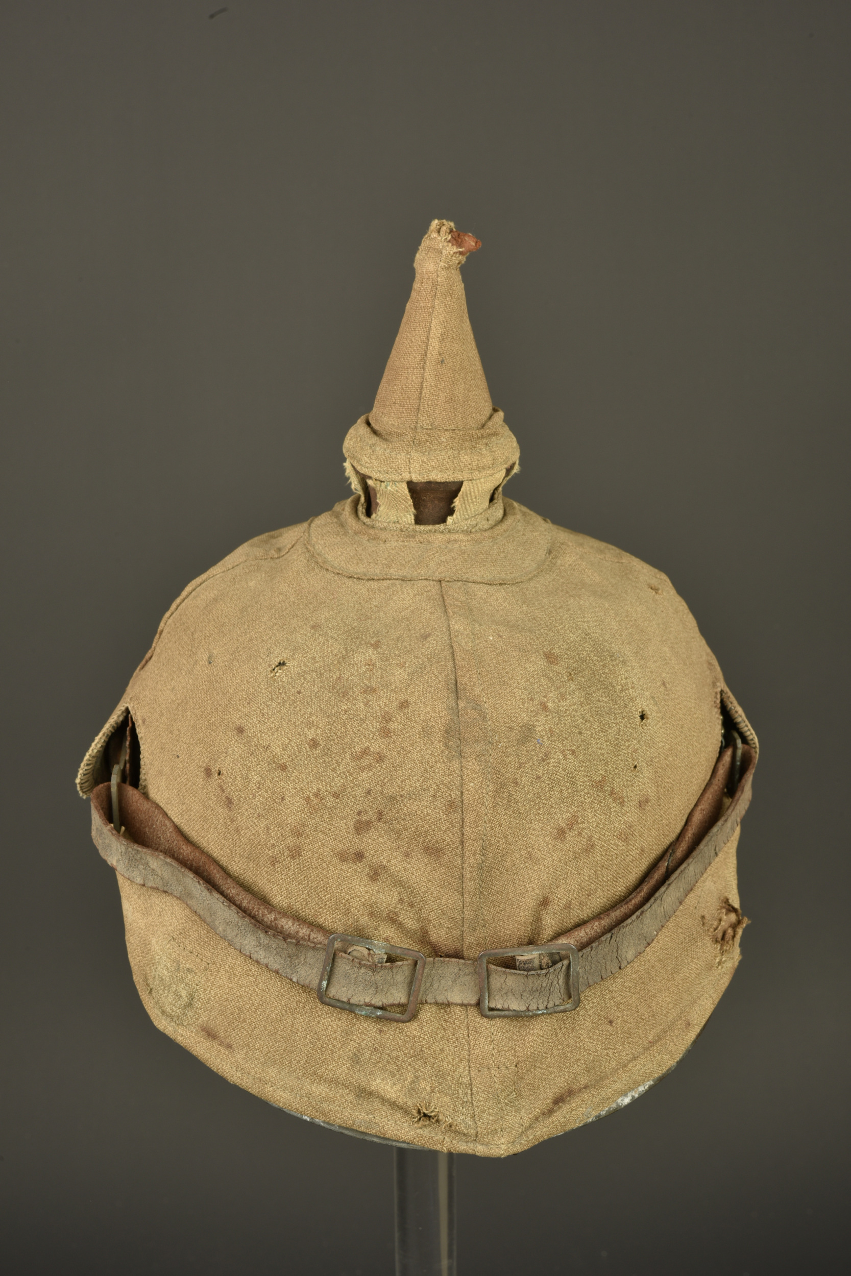 Casque à pointe bavarois avec son couvre casque retrouvés à Farbus. Bavarian pickelhaube with its helmet cover recovered at Farbus — photo 15