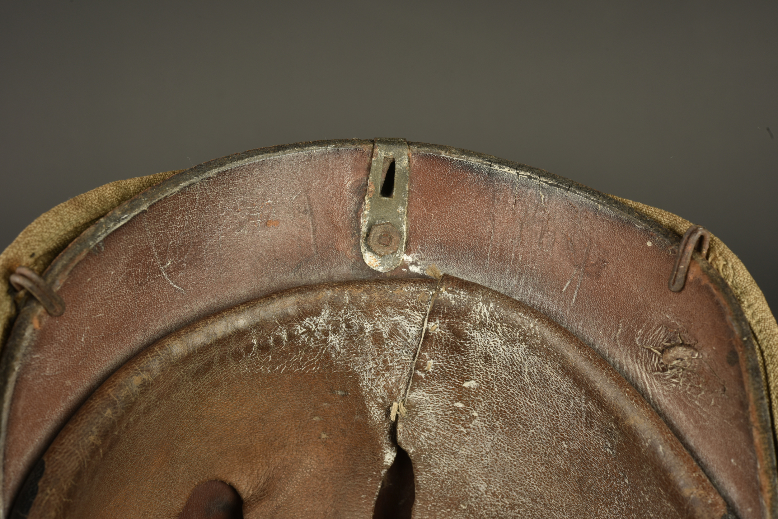 Casque à pointe bavarois avec son couvre casque retrouvés à Farbus. Bavarian pickelhaube with its helmet cover recovered at Farbus — photo 2