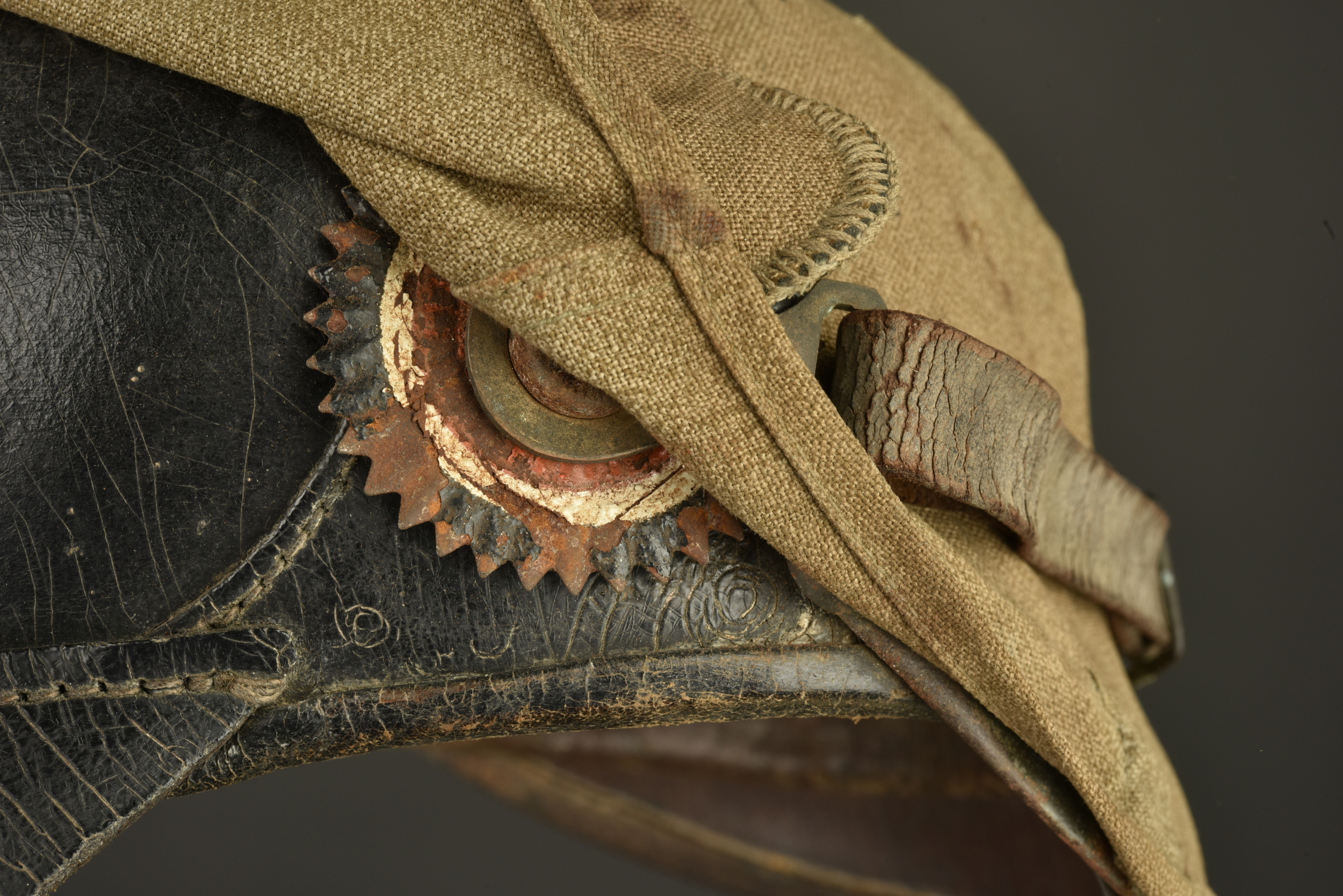 Casque à pointe bavarois avec son couvre casque retrouvés à Farbus. Bavarian pickelhaube with its helmet cover recovered at Farbus — photo 6
