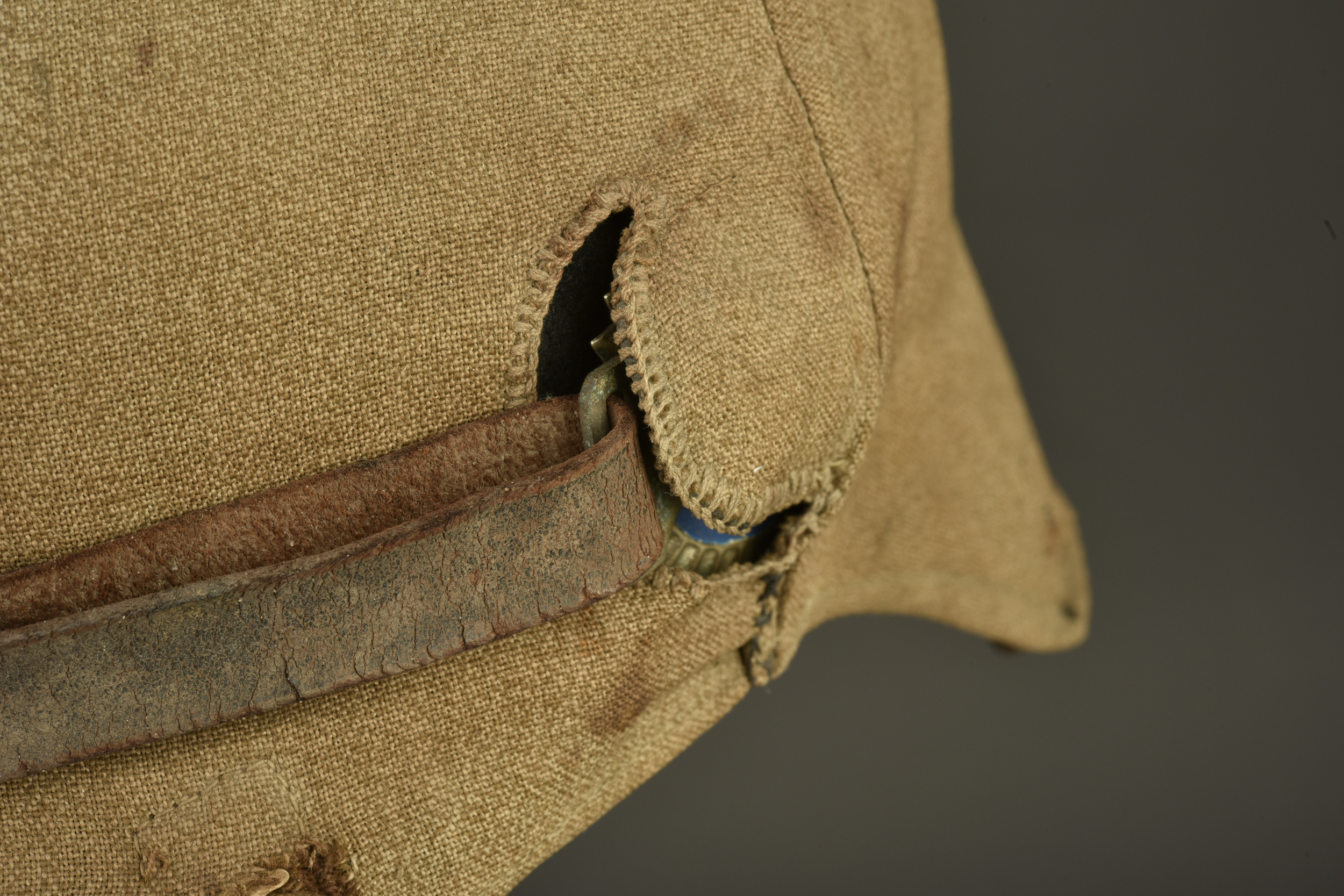 Casque à pointe bavarois avec son couvre casque retrouvés à Farbus. Bavarian pickelhaube with its helmet cover recovered at Farbus — photo 8
