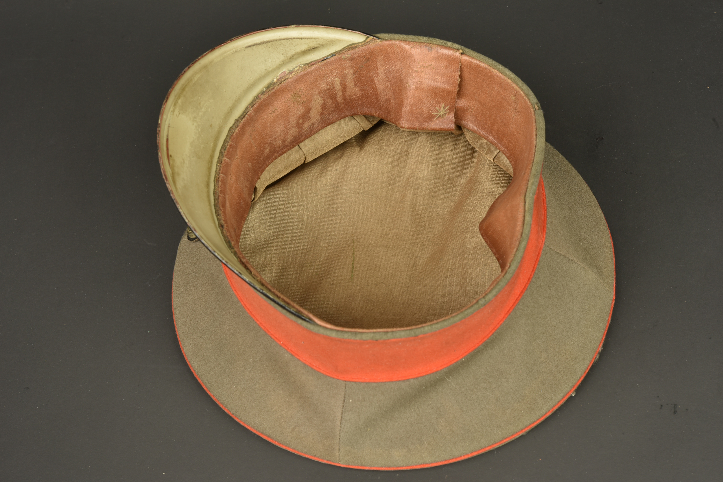Schirmmutze feldgrau M1910 d'officier prussien. Model 1910 feldgrau visor cap of a Prussian officer — photo 4