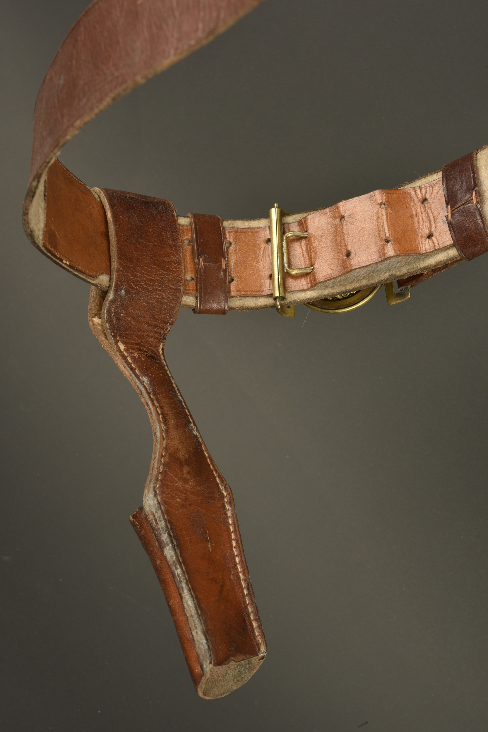 Très bel ensemble Feldbinde et porte poignard d'officier prussien dans sa boite. Fine set comprising Prussian officer’s Feldbinde and dagger hanger in its original box — photo 4