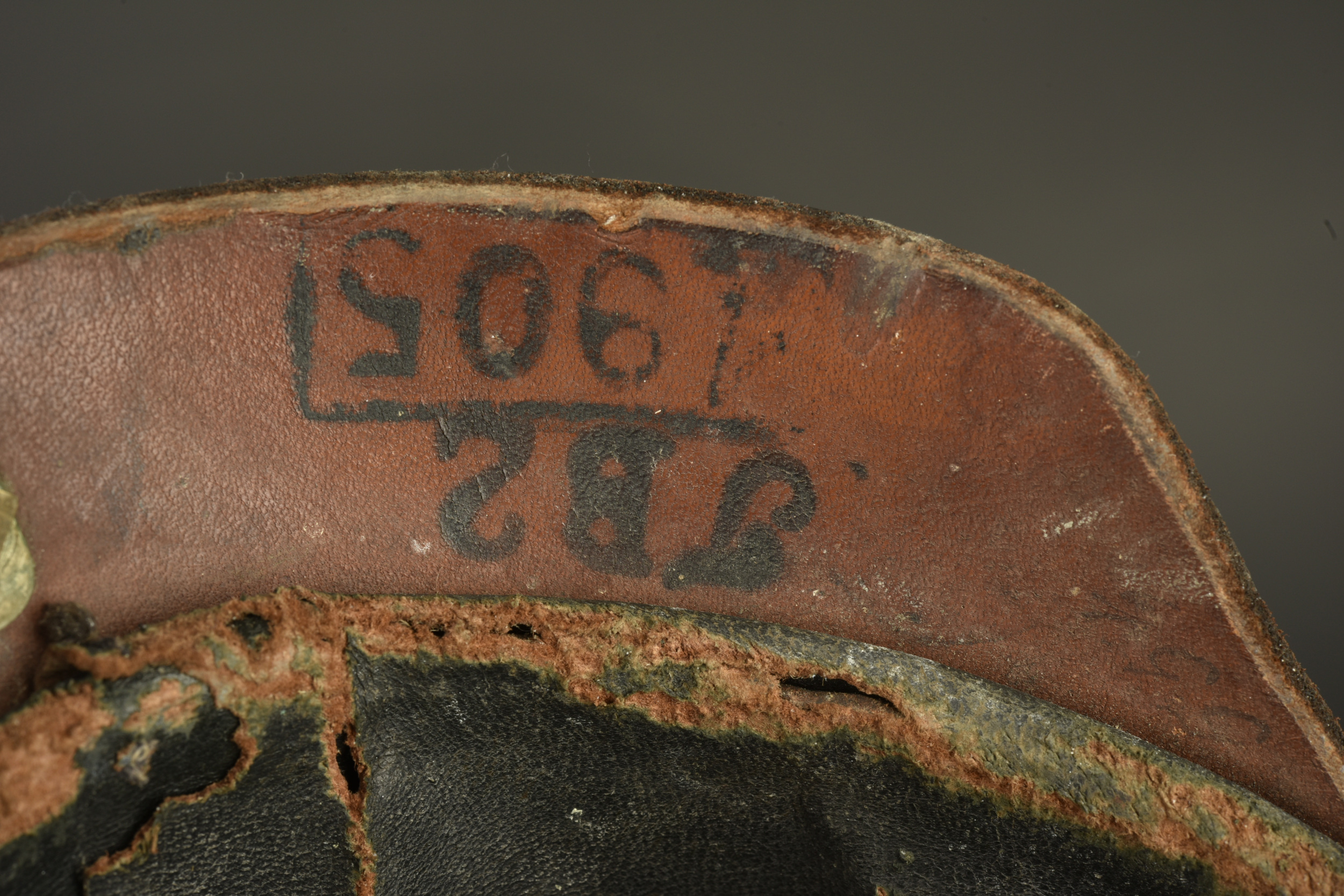 Casque à pointe troupe de Télégraphiste puis Pionnier. Enlisted pickelhaube of a Telegraphist later converted for Pioneer troops — photo 3