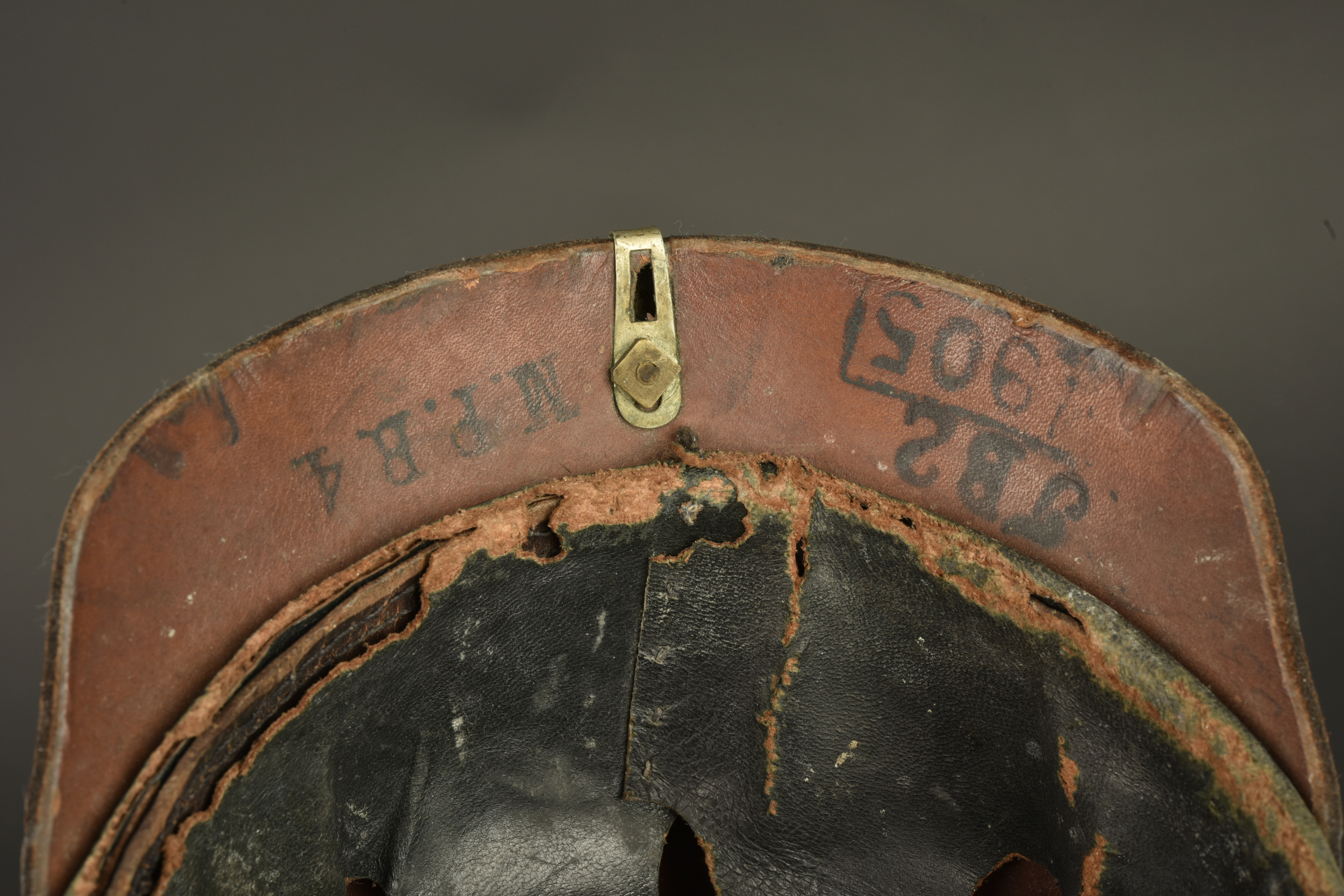 Casque à pointe troupe de Télégraphiste puis Pionnier. Enlisted pickelhaube of a Telegraphist later converted for Pioneer troops — photo 4