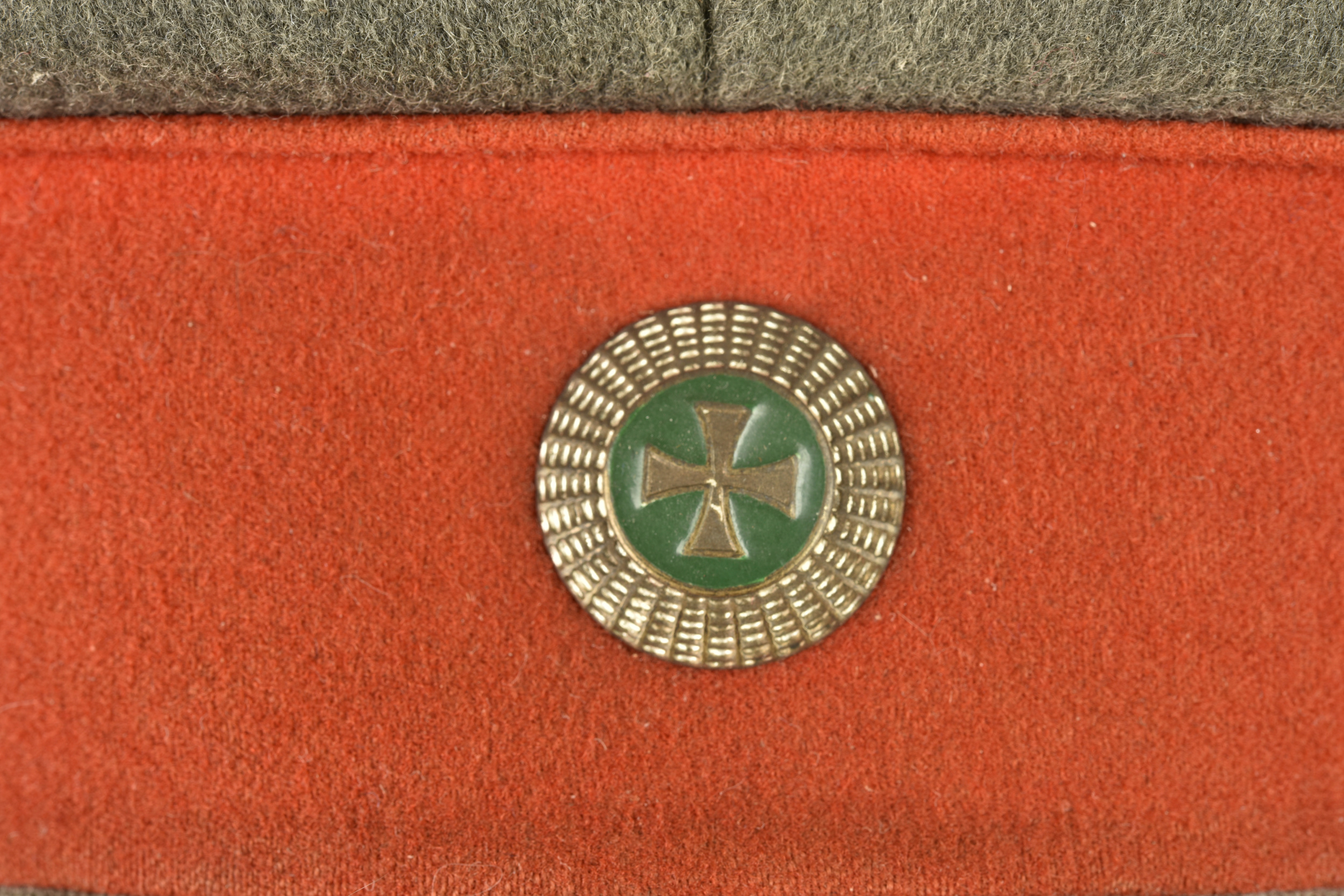 Casquette feldgrau d'officier de réserve d'infanterie de Saxe. Feldgrau visor cap of a Saxon Reserve Infantry officer — photo 2