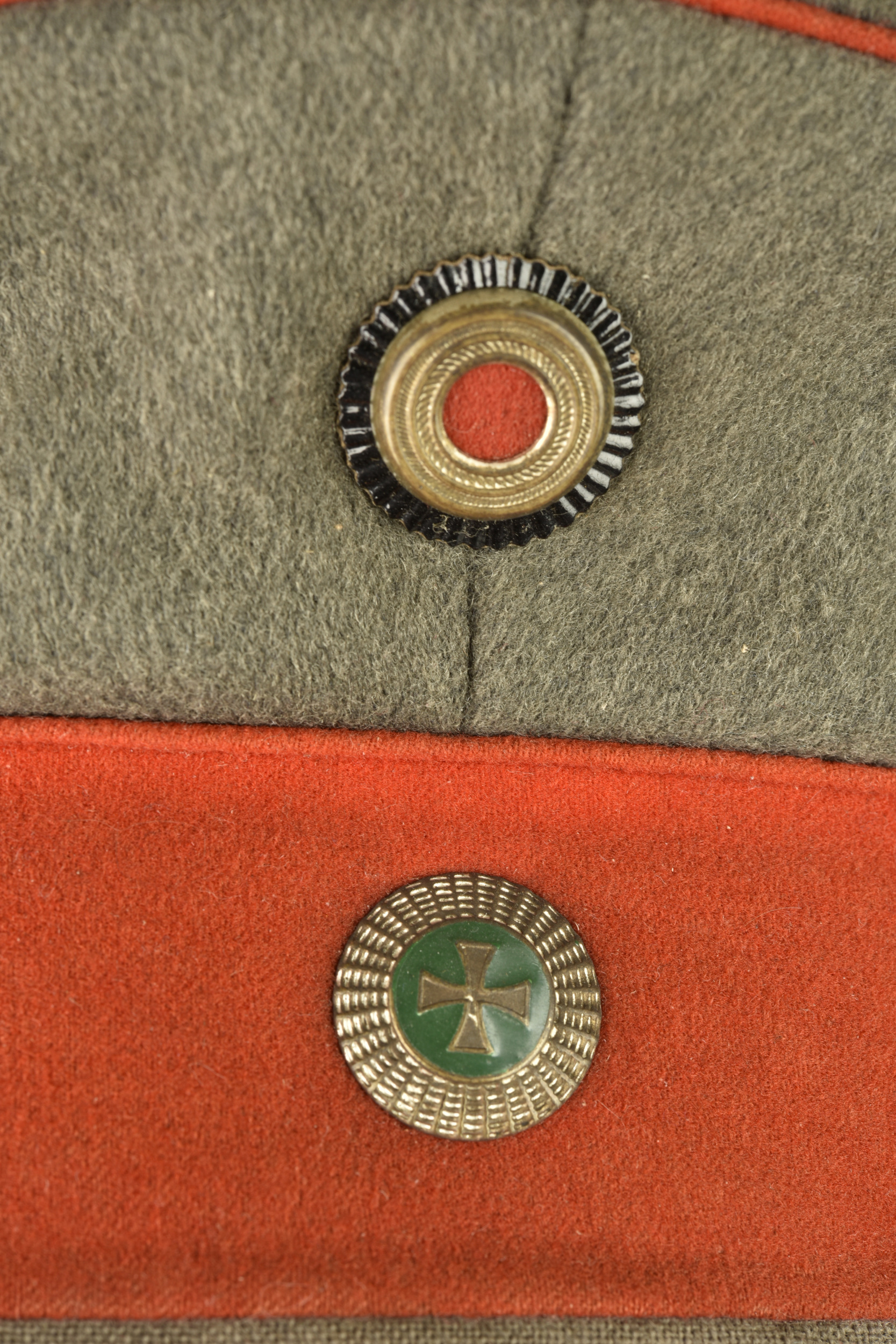 Casquette feldgrau d'officier de réserve d'infanterie de Saxe. Feldgrau visor cap of a Saxon Reserve Infantry officer — photo 3