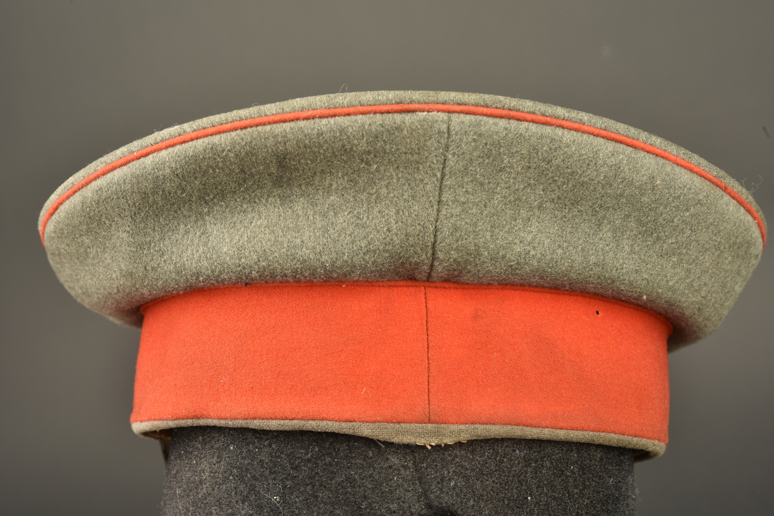 Casquette feldgrau d'officier de réserve d'infanterie de Saxe. Feldgrau visor cap of a Saxon Reserve Infantry officer — photo 8