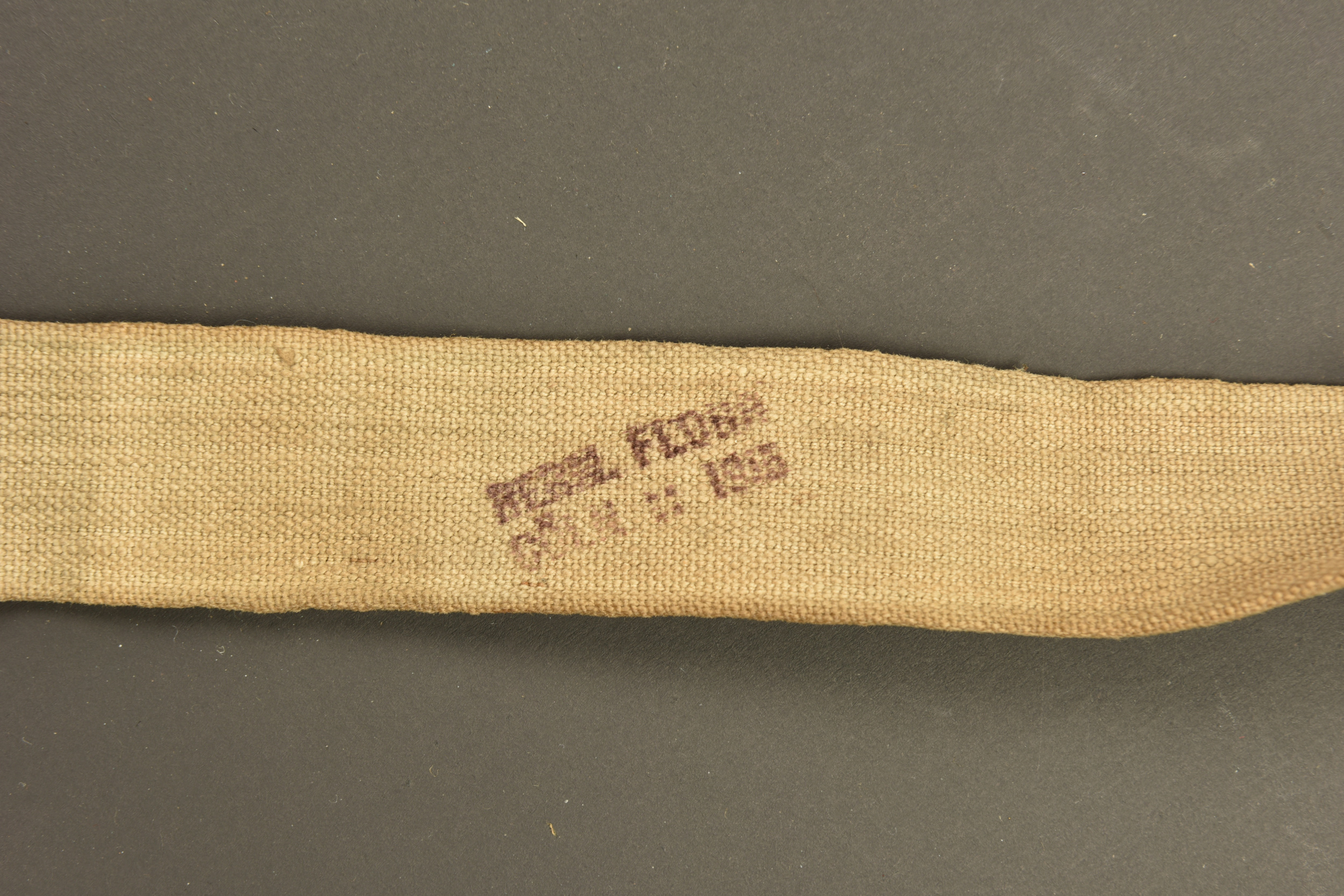 Sac à pain allemand régimenté et sangle. Regimentally marked German bread bag with strap — photo 2