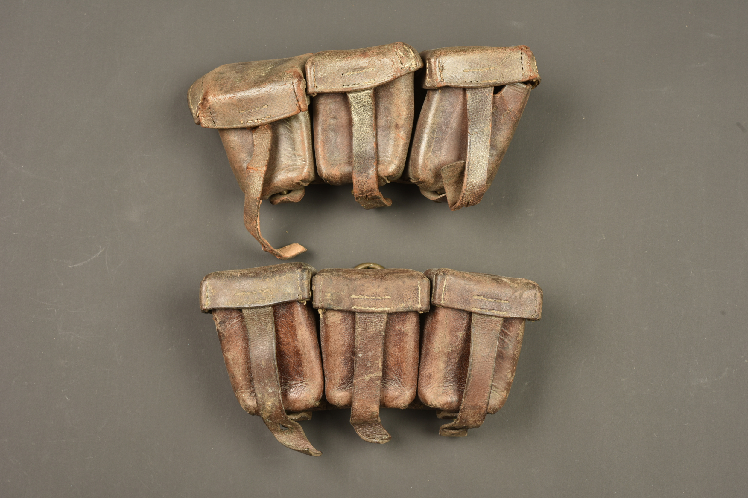 Lot de 2 cartouchières allemandes M1909. Lot of two German Model 1909 ammunition pouches — photo 1